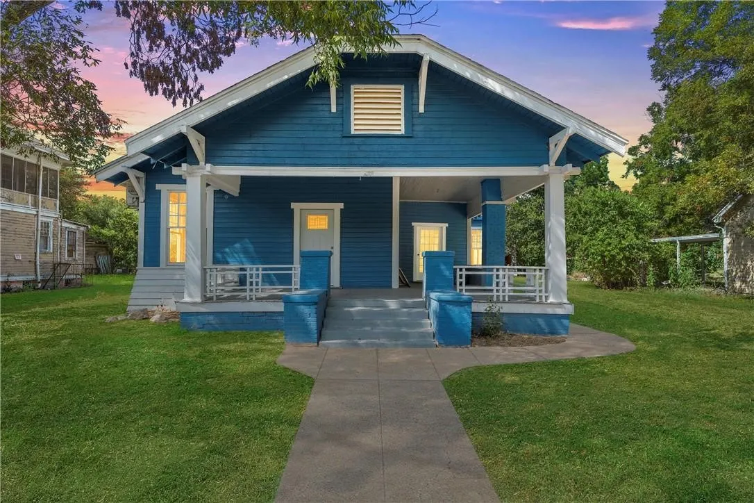 Single Family Residence For Sale in Falls County , 433 Chambers Street, Marlin, Texas 76661, 3 Bedroom, 3 Bathroom, Garage spaces, 2,284 Sqft, built in 0, mls#21287455, Real Estate Agent in Marlin, Homes For Sale in Falls county, Homes For Sale in Marlin, Realtor in Marlin Texas, Real Estate Brokerage Independent Realty Texas, Luminita Cordes Realtor