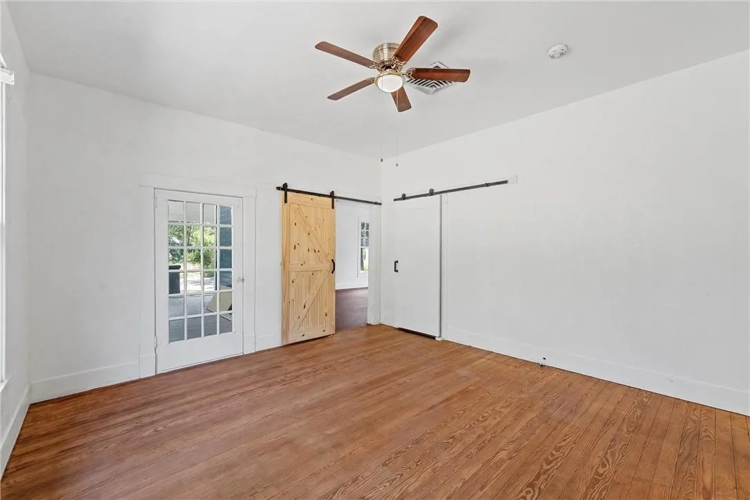 Single Family Residence For Sale in Falls County , 433 Chambers Street, Marlin, Texas 76661, 3 Bedroom, 3 Bathroom, Garage spaces, 2,284 Sqft, built in 0, mls#21287455, Real Estate Agent in Marlin, Homes For Sale in Falls county, Homes For Sale in Marlin, Realtor in Marlin Texas, Real Estate Brokerage Independent Realty Texas, Luminita Cordes Realtor