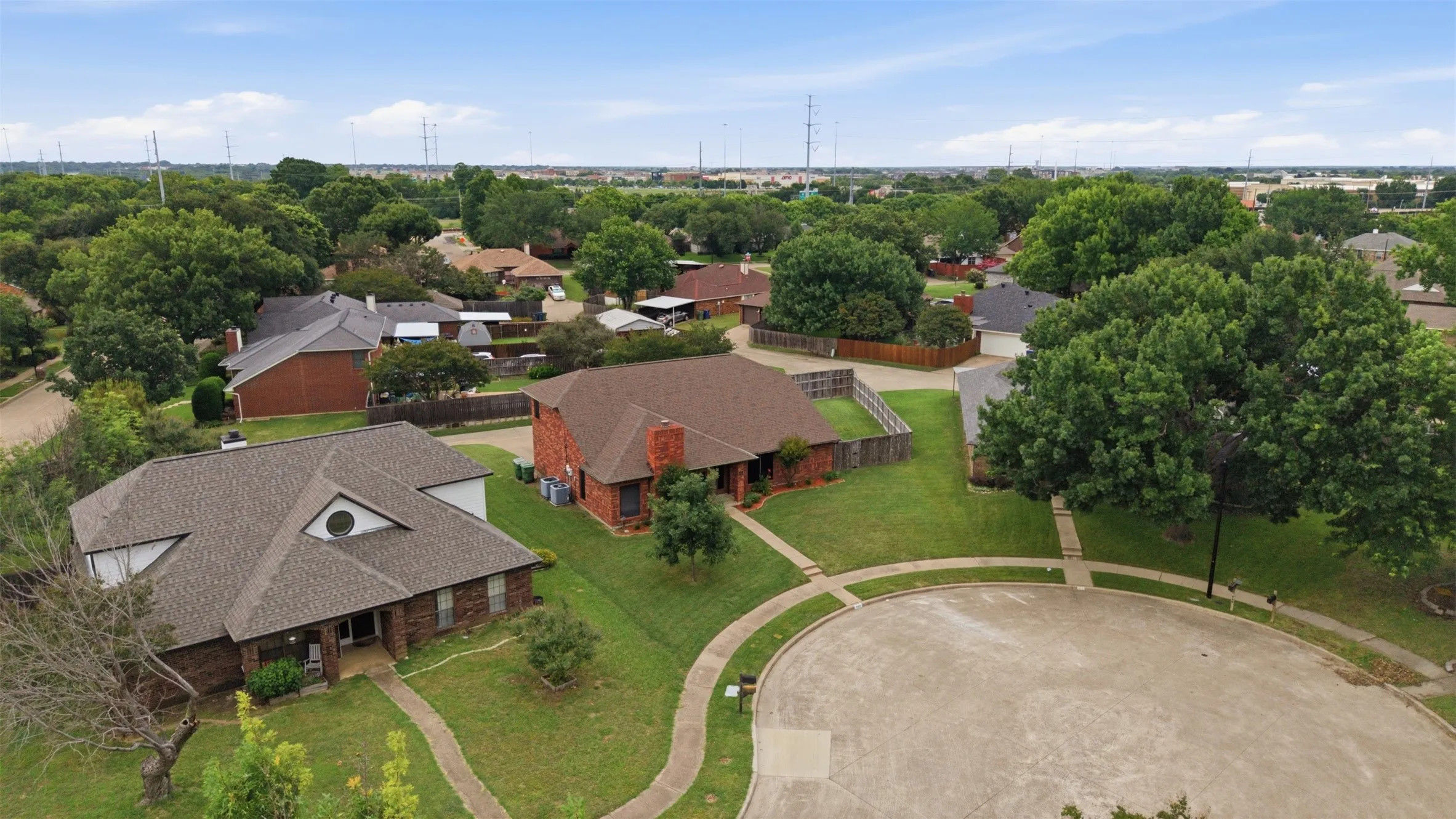 Single Family Residence For Sale in Dallas County , 605 Buttercup Circle, Garland, Texas 75040, 4 Bedroom, 3 Bathroom, 2 Garage spaces, 2,109 Sqft, built in 1987, mls#21287533, Real Estate Agent in Garland, Homes For Sale in Dallas county, Homes For Sale in Garland, Realtor in Garland Texas, Real Estate Brokerage Independent Realty Texas, Luminita Cordes Realtor