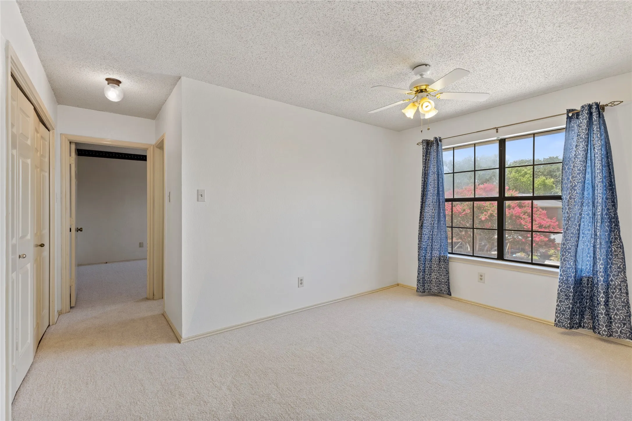 Single Family Residence For Sale in Dallas County , 605 Buttercup Circle, Garland, Texas 75040, 4 Bedroom, 3 Bathroom, 2 Garage spaces, 2,109 Sqft, built in 1987, mls#21287533, Real Estate Agent in Garland, Homes For Sale in Dallas county, Homes For Sale in Garland, Realtor in Garland Texas, Real Estate Brokerage Independent Realty Texas, Luminita Cordes Realtor