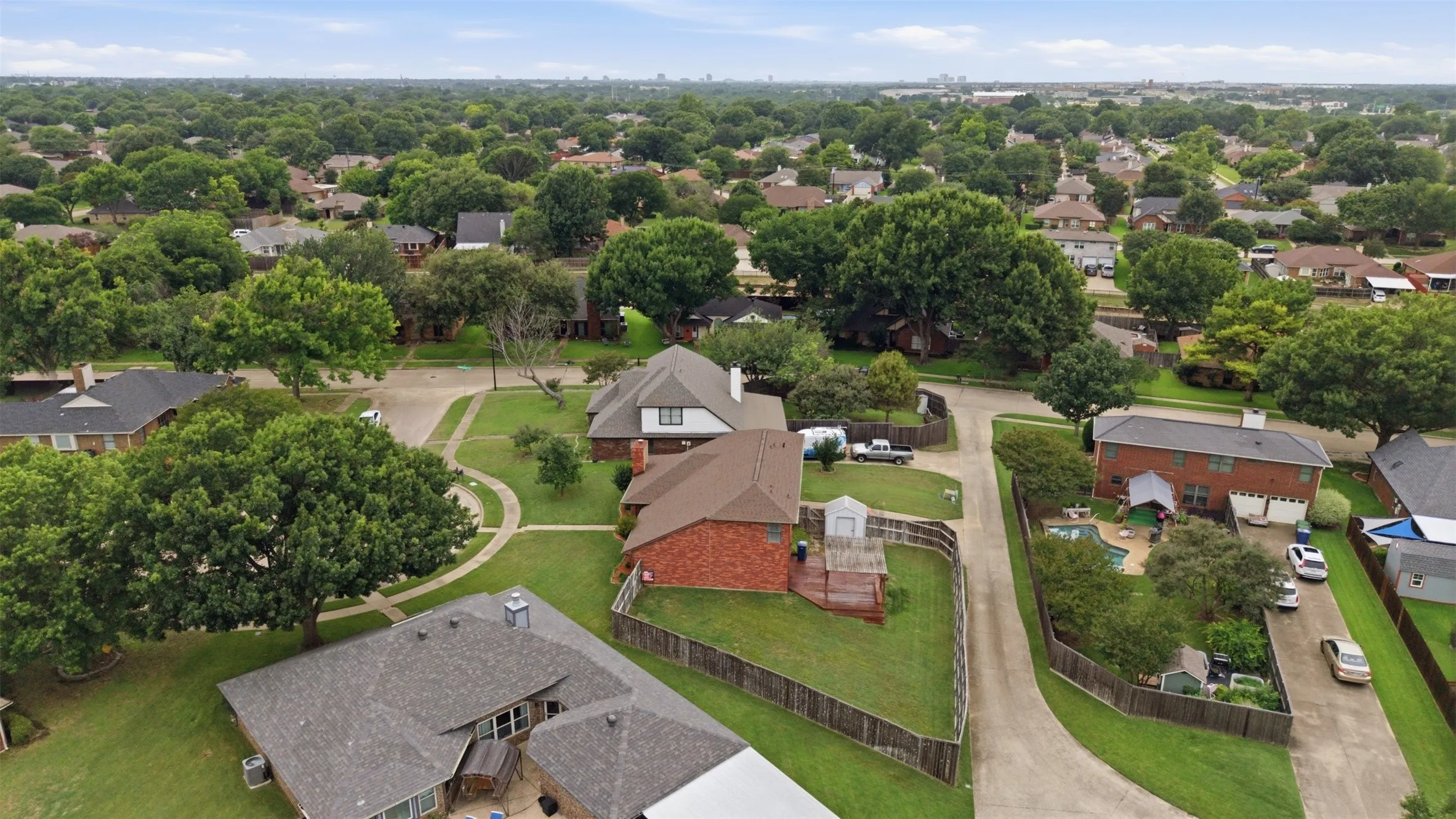 Single Family Residence For Sale in Dallas County , 605 Buttercup Circle, Garland, Texas 75040, 4 Bedroom, 3 Bathroom, 2 Garage spaces, 2,109 Sqft, built in 1987, mls#21287533, Real Estate Agent in Garland, Homes For Sale in Dallas county, Homes For Sale in Garland, Realtor in Garland Texas, Real Estate Brokerage Independent Realty Texas, Luminita Cordes Realtor