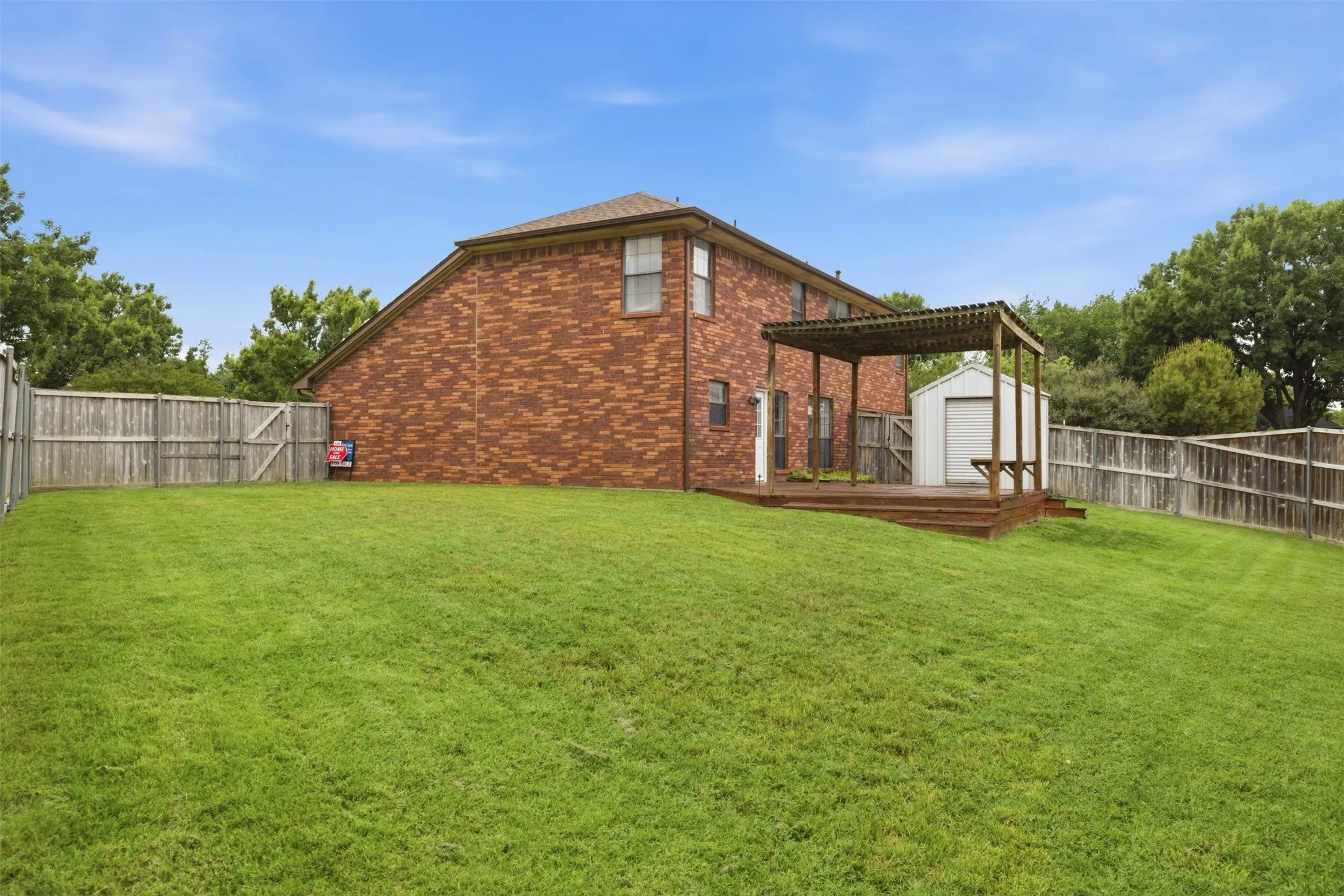 Single Family Residence For Sale in Dallas County , 605 Buttercup Circle, Garland, Texas 75040, 4 Bedroom, 3 Bathroom, 2 Garage spaces, 2,109 Sqft, built in 1987, mls#21287533, Real Estate Agent in Garland, Homes For Sale in Dallas county, Homes For Sale in Garland, Realtor in Garland Texas, Real Estate Brokerage Independent Realty Texas, Luminita Cordes Realtor