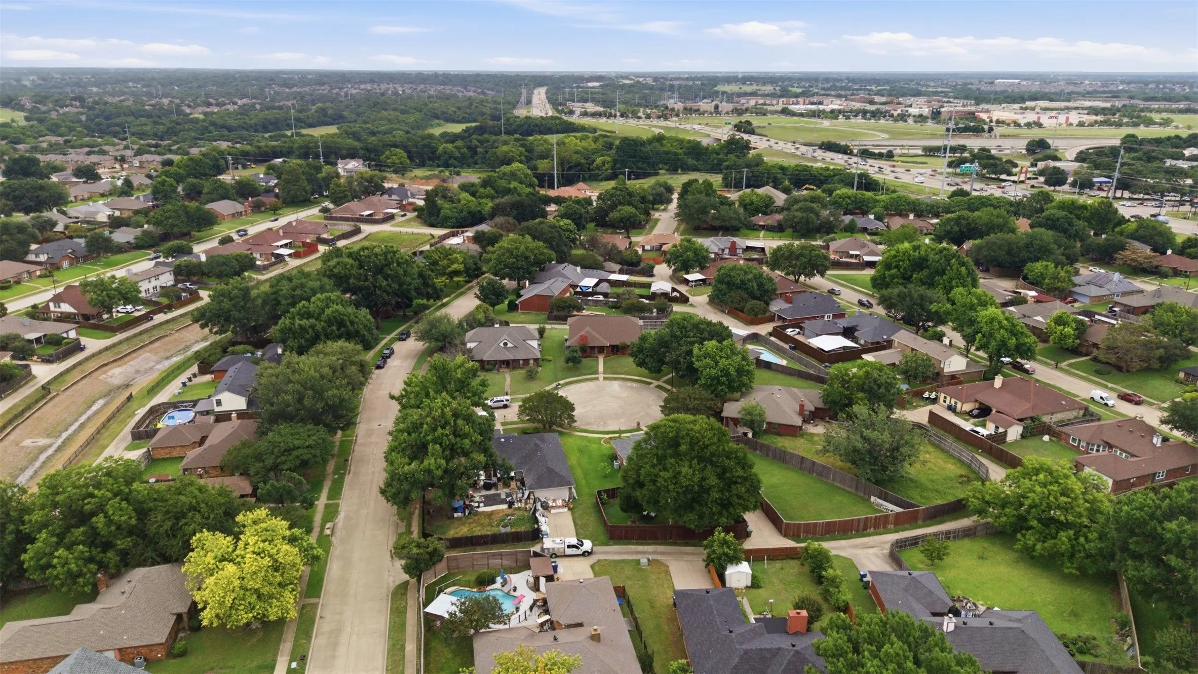 Single Family Residence For Sale in Dallas County , 605 Buttercup Circle, Garland, Texas 75040, 4 Bedroom, 3 Bathroom, 2 Garage spaces, 2,109 Sqft, built in 1987, mls#21287533, Real Estate Agent in Garland, Homes For Sale in Dallas county, Homes For Sale in Garland, Realtor in Garland Texas, Real Estate Brokerage Independent Realty Texas, Luminita Cordes Realtor