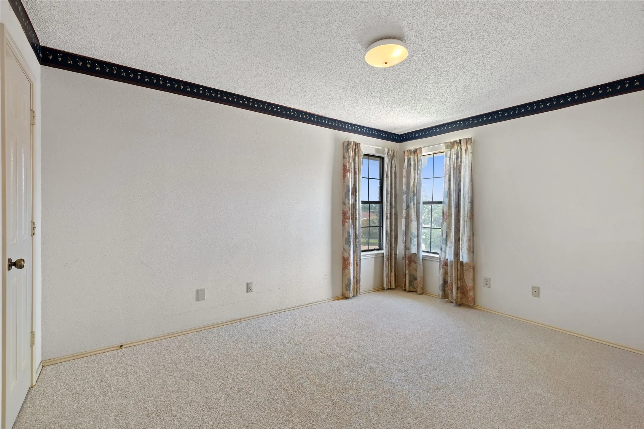 Single Family Residence For Sale in Dallas County , 605 Buttercup Circle, Garland, Texas 75040, 4 Bedroom, 3 Bathroom, 2 Garage spaces, 2,109 Sqft, built in 1987, mls#21287533, Real Estate Agent in Garland, Homes For Sale in Dallas county, Homes For Sale in Garland, Realtor in Garland Texas, Real Estate Brokerage Independent Realty Texas, Luminita Cordes Realtor