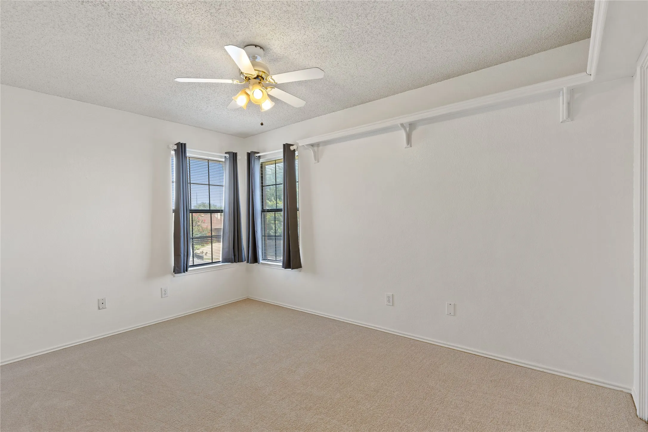 Single Family Residence For Sale in Dallas County , 605 Buttercup Circle, Garland, Texas 75040, 4 Bedroom, 3 Bathroom, 2 Garage spaces, 2,109 Sqft, built in 1987, mls#21287533, Real Estate Agent in Garland, Homes For Sale in Dallas county, Homes For Sale in Garland, Realtor in Garland Texas, Real Estate Brokerage Independent Realty Texas, Luminita Cordes Realtor