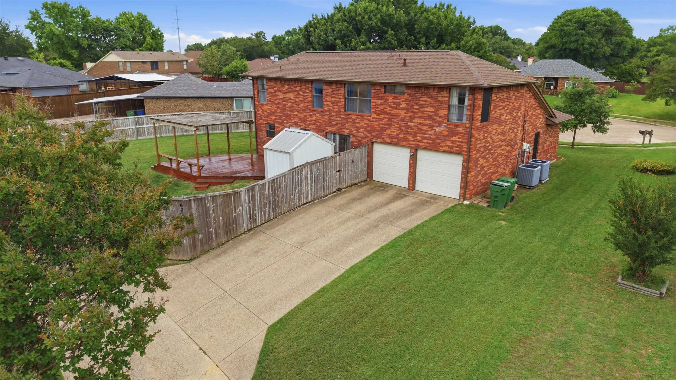 Single Family Residence For Sale in Dallas County , 605 Buttercup Circle, Garland, Texas 75040, 4 Bedroom, 3 Bathroom, 2 Garage spaces, 2,109 Sqft, built in 1987, mls#21287533, Real Estate Agent in Garland, Homes For Sale in Dallas county, Homes For Sale in Garland, Realtor in Garland Texas, Real Estate Brokerage Independent Realty Texas, Luminita Cordes Realtor