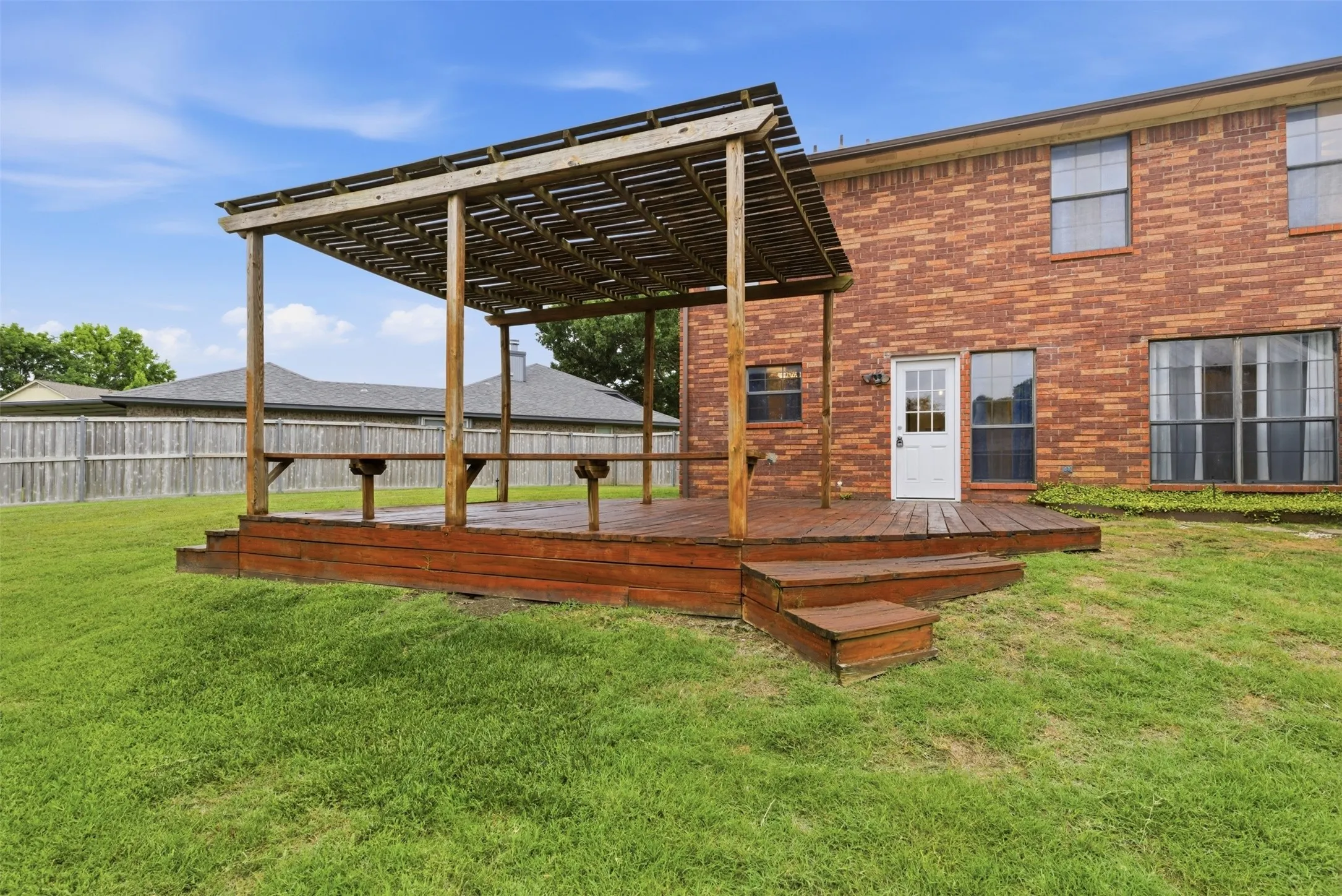Single Family Residence For Sale in Dallas County , 605 Buttercup Circle, Garland, Texas 75040, 4 Bedroom, 3 Bathroom, 2 Garage spaces, 2,109 Sqft, built in 1987, mls#21287533, Real Estate Agent in Garland, Homes For Sale in Dallas county, Homes For Sale in Garland, Realtor in Garland Texas, Real Estate Brokerage Independent Realty Texas, Luminita Cordes Realtor