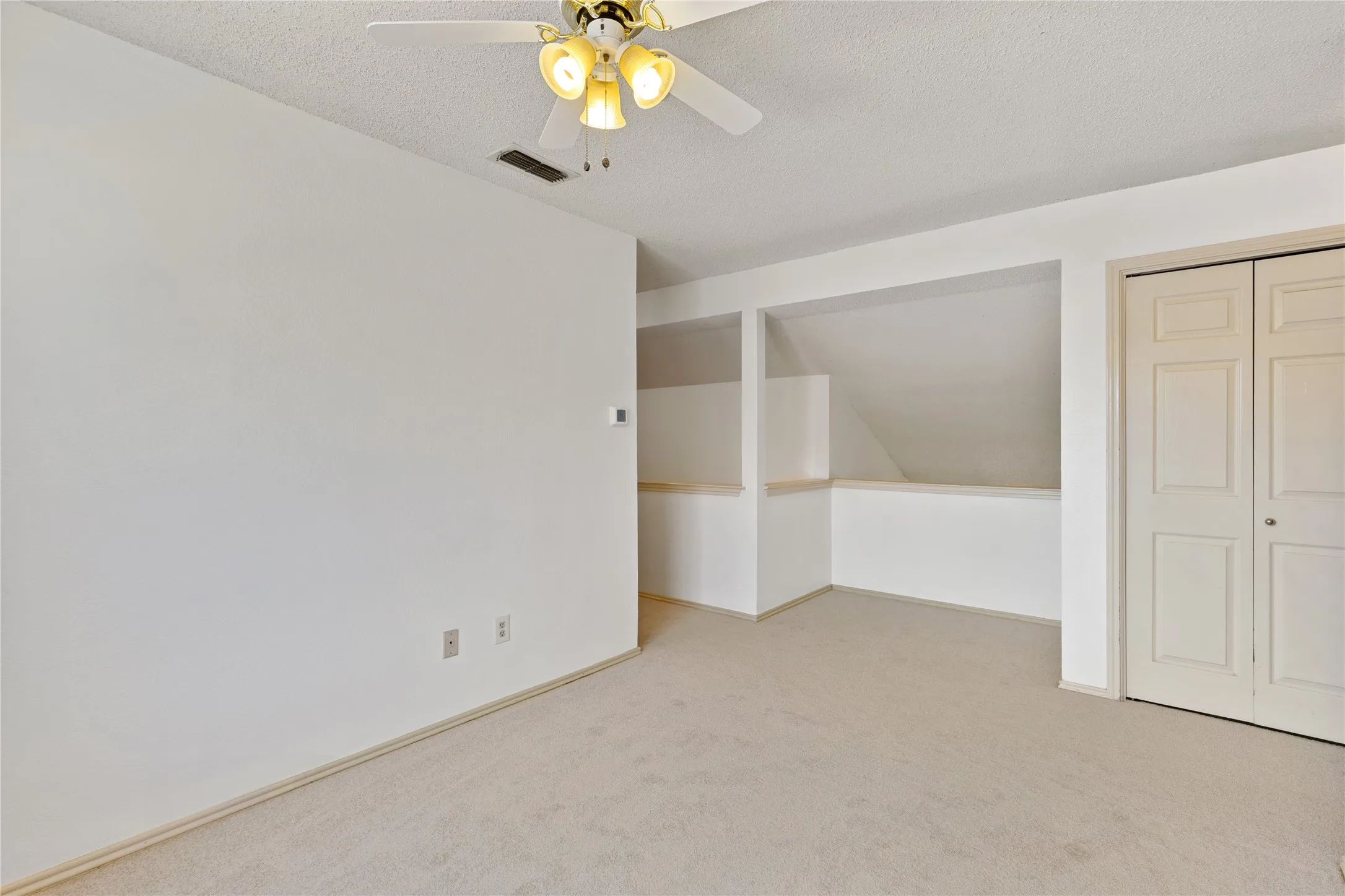 Single Family Residence For Sale in Dallas County , 605 Buttercup Circle, Garland, Texas 75040, 4 Bedroom, 3 Bathroom, 2 Garage spaces, 2,109 Sqft, built in 1987, mls#21287533, Real Estate Agent in Garland, Homes For Sale in Dallas county, Homes For Sale in Garland, Realtor in Garland Texas, Real Estate Brokerage Independent Realty Texas, Luminita Cordes Realtor