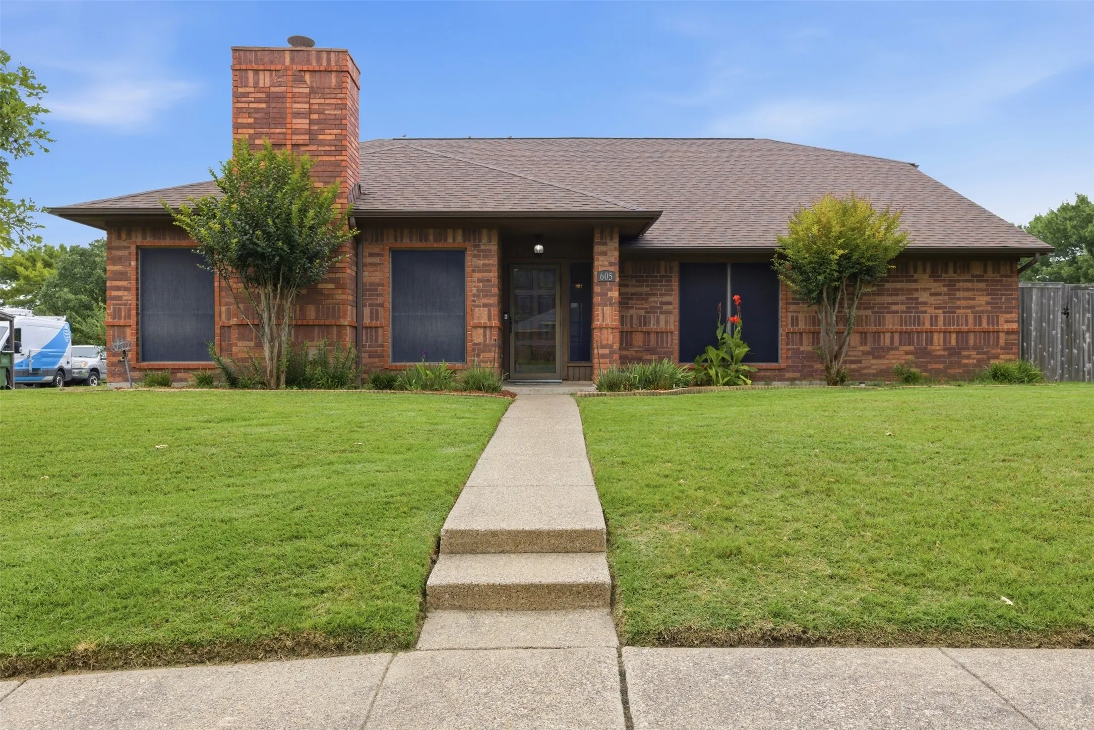 Single Family Residence For Sale in Dallas County , 605 Buttercup Circle, Garland, Texas 75040, 4 Bedroom, 3 Bathroom, 2 Garage spaces, 2,109 Sqft, built in 1987, mls#21287533, Real Estate Agent in Garland, Homes For Sale in Dallas county, Homes For Sale in Garland, Realtor in Garland Texas, Real Estate Brokerage Independent Realty Texas, Luminita Cordes Realtor