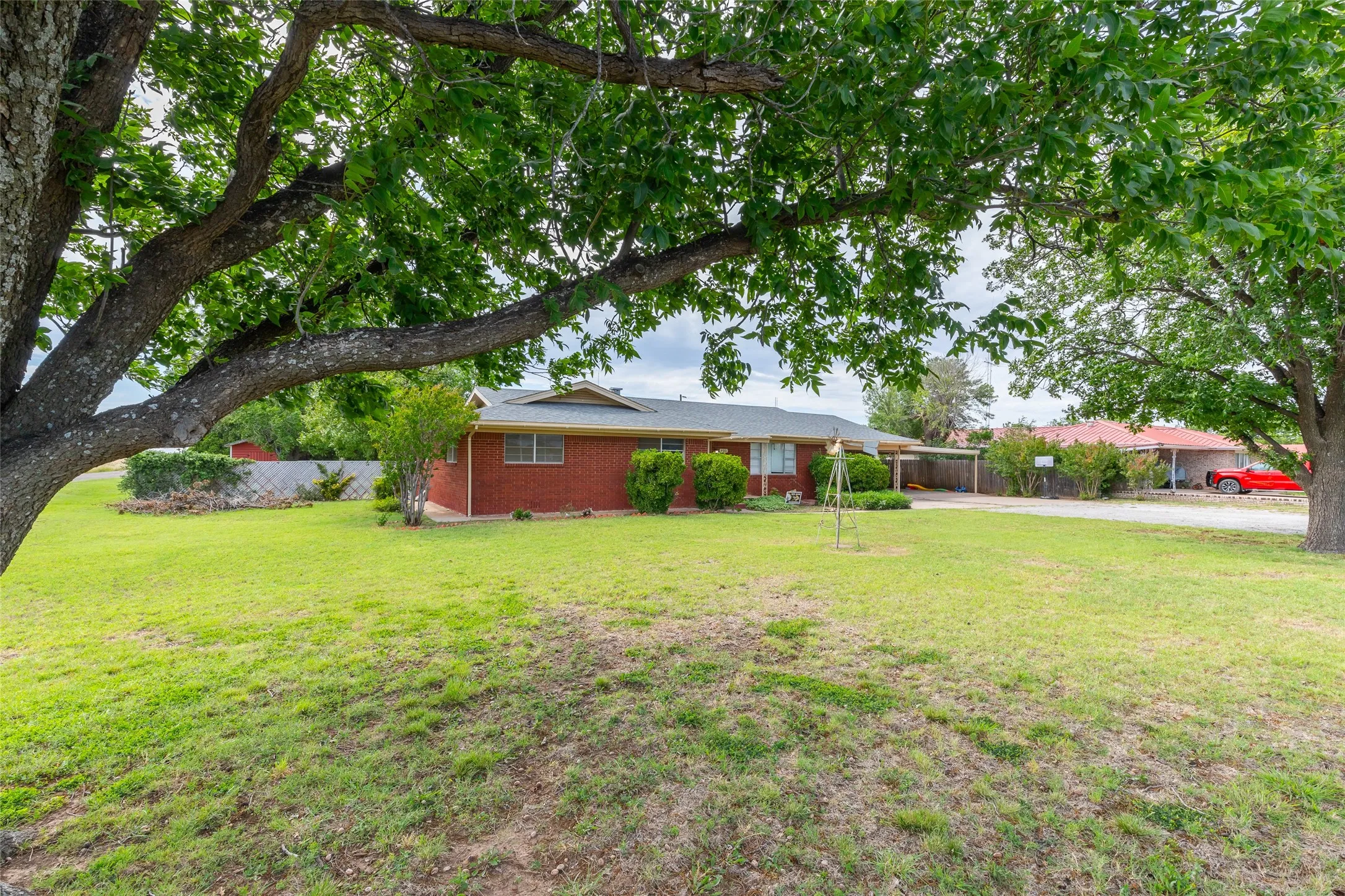 Single Family Residence For Sale in Haskell County , 405 S Breustedt Street, Weinert, Texas 76388, 3 Bedrooms, 2 Bathrooms, Garage spaces, 1,813 Sqft, built in 1964, Price $190,000, mls#21287262, Real Estate Agent in Weinert, Homes For Sale in Haskell county, Homes For Sale in Weinert, Realtor in Weinert Texas, Real Estate Brokerage Independent Realty Texas, Luminita Cordes Realtor