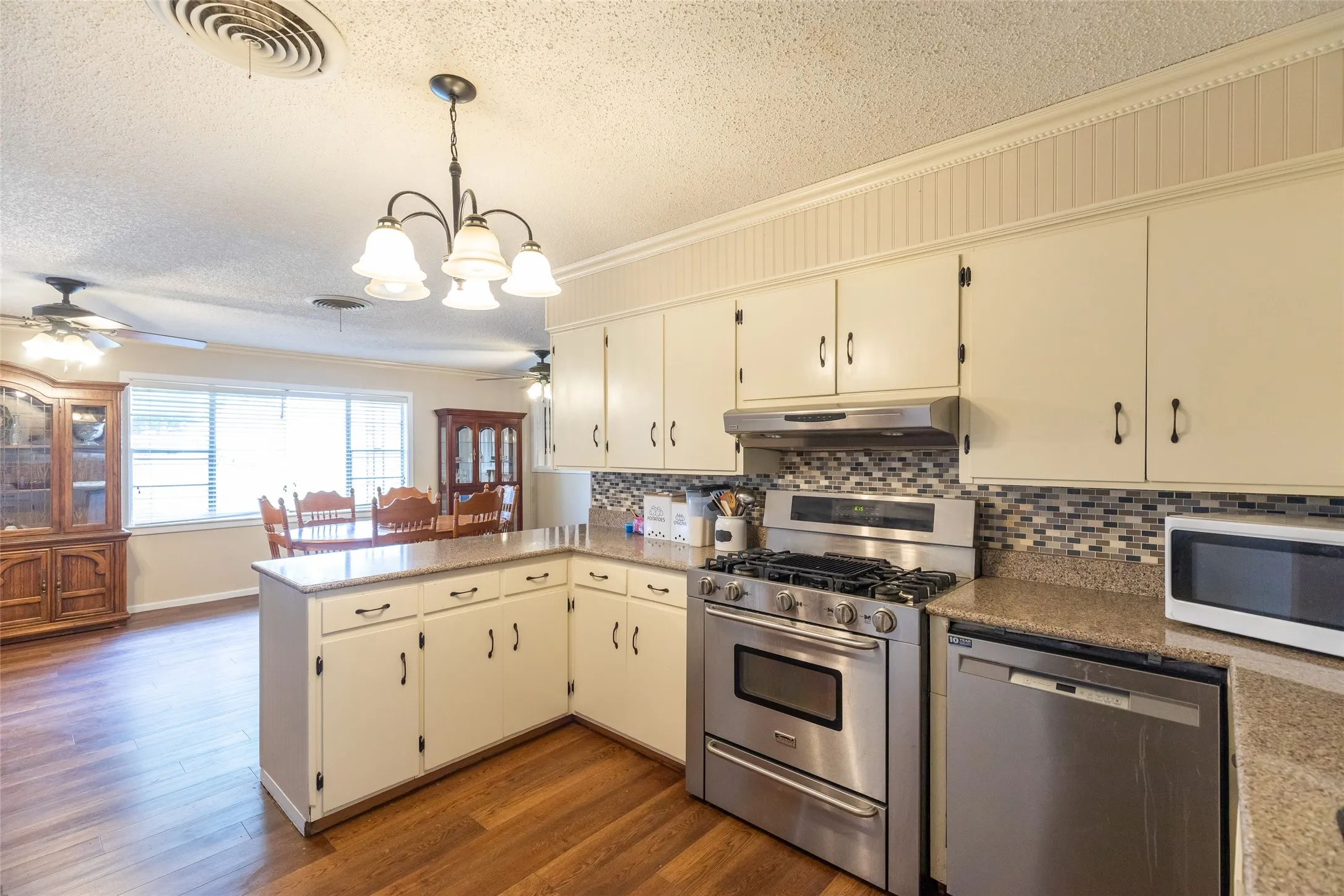 Single Family Residence For Sale in Haskell County , 405 S Breustedt Street, Weinert, Texas 76388, 3 Bedrooms, 2 Bathrooms, Garage spaces, 1,813 Sqft, built in 1964, Price $190,000, mls#21287262, Real Estate Agent in Weinert, Homes For Sale in Haskell county, Homes For Sale in Weinert, Realtor in Weinert Texas, Real Estate Brokerage Independent Realty Texas, Luminita Cordes Realtor