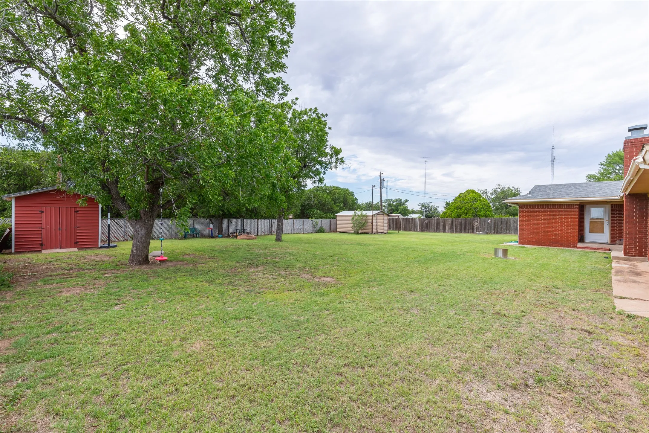Single Family Residence For Sale in Haskell County , 405 S Breustedt Street, Weinert, Texas 76388, 3 Bedrooms, 2 Bathrooms, Garage spaces, 1,813 Sqft, built in 1964, Price $190,000, mls#21287262, Real Estate Agent in Weinert, Homes For Sale in Haskell county, Homes For Sale in Weinert, Realtor in Weinert Texas, Real Estate Brokerage Independent Realty Texas, Luminita Cordes Realtor