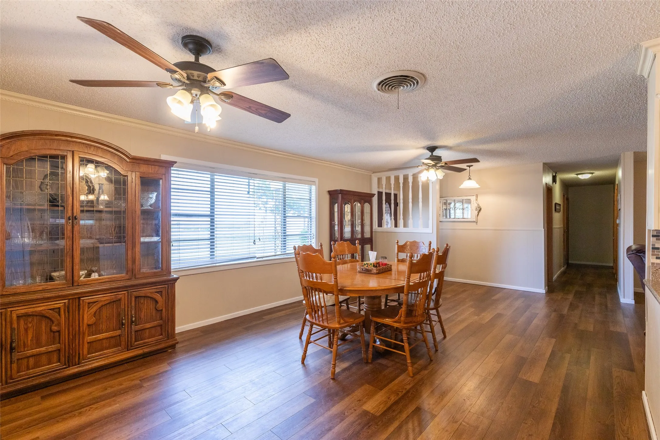 Single Family Residence For Sale in Haskell County , 405 S Breustedt Street, Weinert, Texas 76388, 3 Bedrooms, 2 Bathrooms, Garage spaces, 1,813 Sqft, built in 1964, Price $190,000, mls#21287262, Real Estate Agent in Weinert, Homes For Sale in Haskell county, Homes For Sale in Weinert, Realtor in Weinert Texas, Real Estate Brokerage Independent Realty Texas, Luminita Cordes Realtor