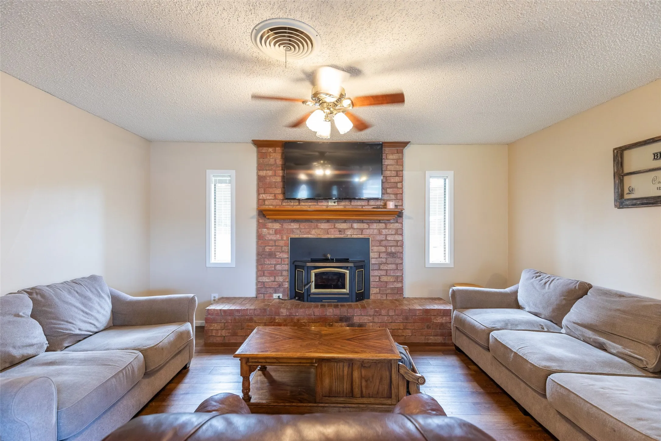 Single Family Residence For Sale in Haskell County , 405 S Breustedt Street, Weinert, Texas 76388, 3 Bedrooms, 2 Bathrooms, Garage spaces, 1,813 Sqft, built in 1964, Price $190,000, mls#21287262, Real Estate Agent in Weinert, Homes For Sale in Haskell county, Homes For Sale in Weinert, Realtor in Weinert Texas, Real Estate Brokerage Independent Realty Texas, Luminita Cordes Realtor