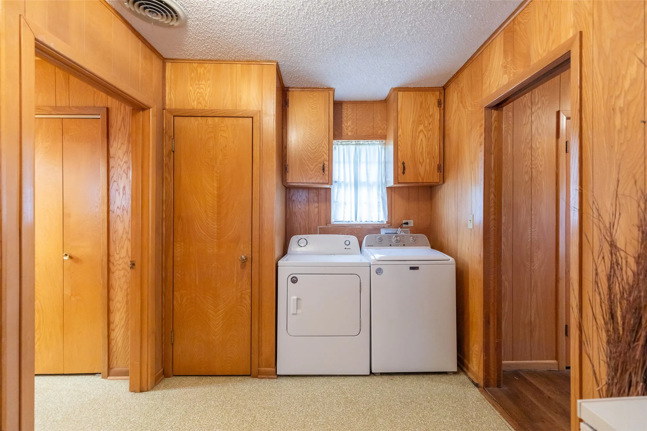 Single Family Residence For Sale in Haskell County , 405 S Breustedt Street, Weinert, Texas 76388, 3 Bedrooms, 2 Bathrooms, Garage spaces, 1,813 Sqft, built in 1964, Price $190,000, mls#21287262, Real Estate Agent in Weinert, Homes For Sale in Haskell county, Homes For Sale in Weinert, Realtor in Weinert Texas, Real Estate Brokerage Independent Realty Texas, Luminita Cordes Realtor