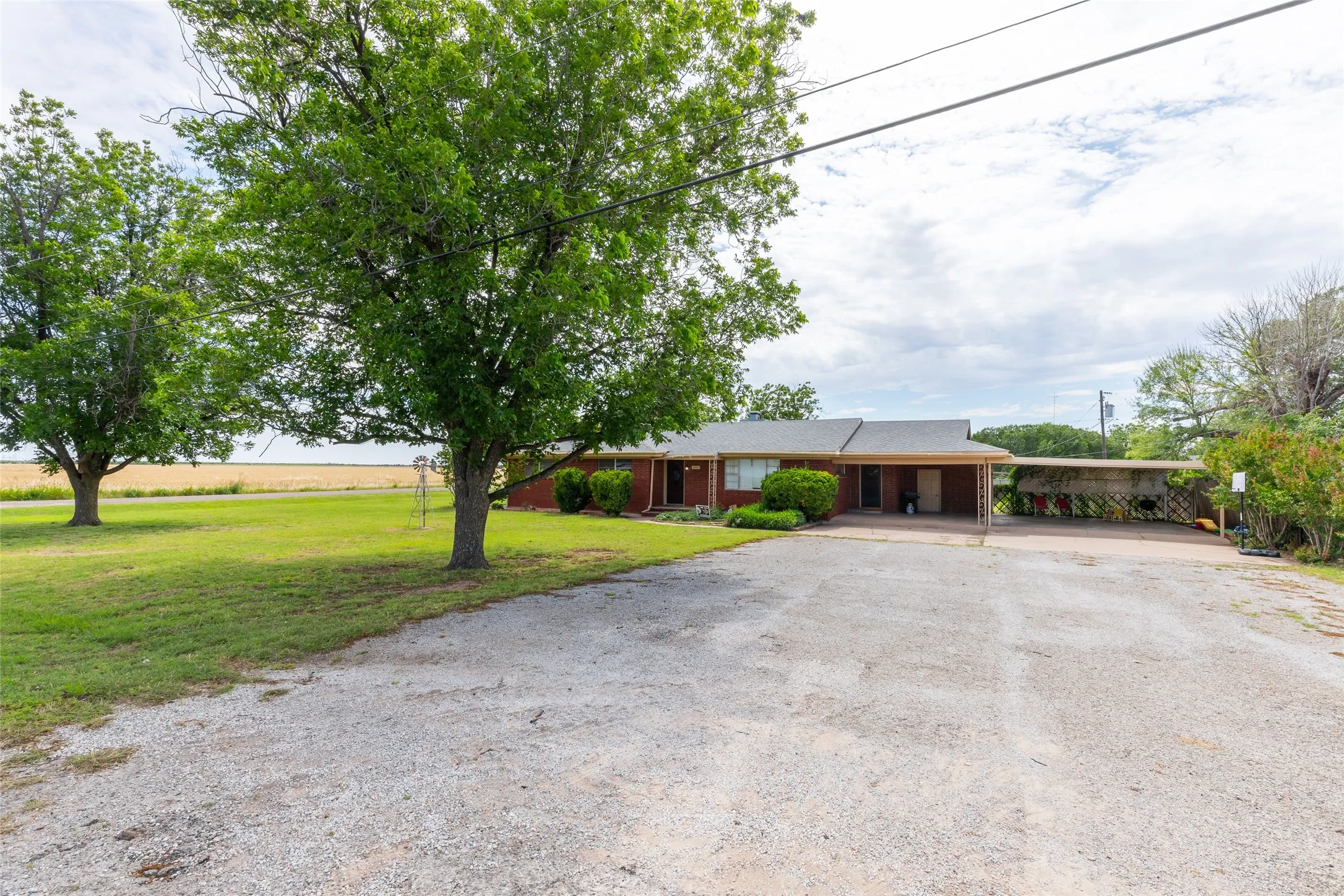 Single Family Residence For Sale in Haskell County , 405 S Breustedt Street, Weinert, Texas 76388, 3 Bedrooms, 2 Bathrooms, Garage spaces, 1,813 Sqft, built in 1964, Price $190,000, mls#21287262, Real Estate Agent in Weinert, Homes For Sale in Haskell county, Homes For Sale in Weinert, Realtor in Weinert Texas, Real Estate Brokerage Independent Realty Texas, Luminita Cordes Realtor