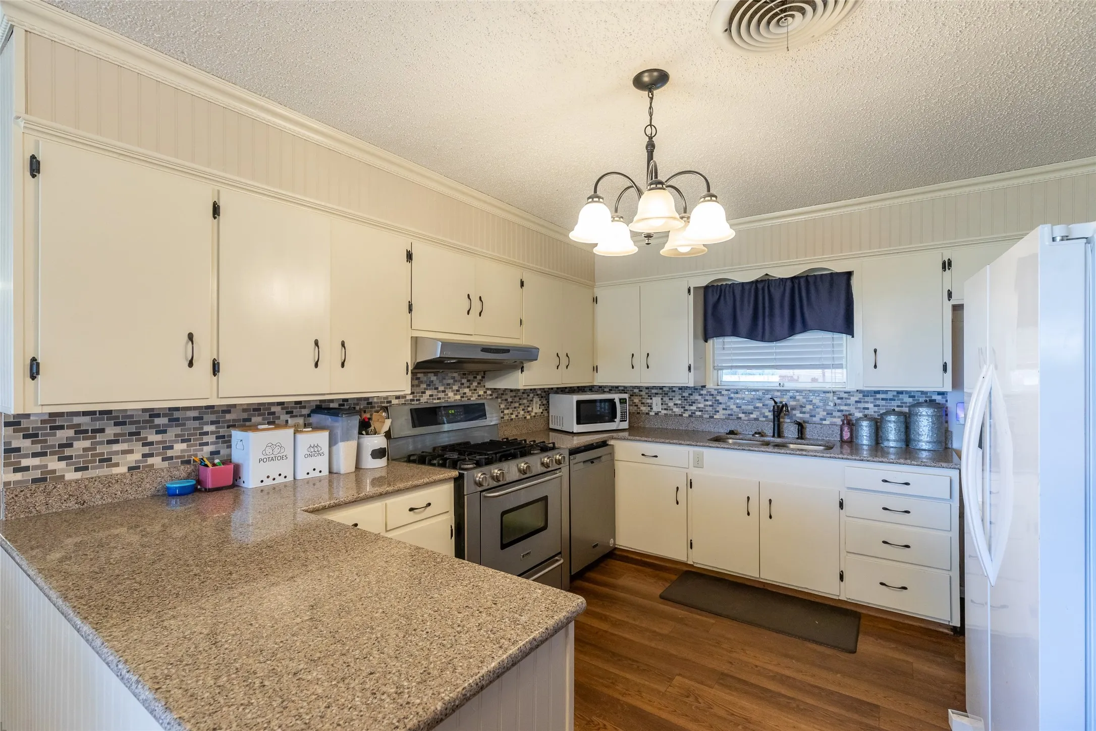 Single Family Residence For Sale in Haskell County , 405 S Breustedt Street, Weinert, Texas 76388, 3 Bedrooms, 2 Bathrooms, Garage spaces, 1,813 Sqft, built in 1964, Price $190,000, mls#21287262, Real Estate Agent in Weinert, Homes For Sale in Haskell county, Homes For Sale in Weinert, Realtor in Weinert Texas, Real Estate Brokerage Independent Realty Texas, Luminita Cordes Realtor