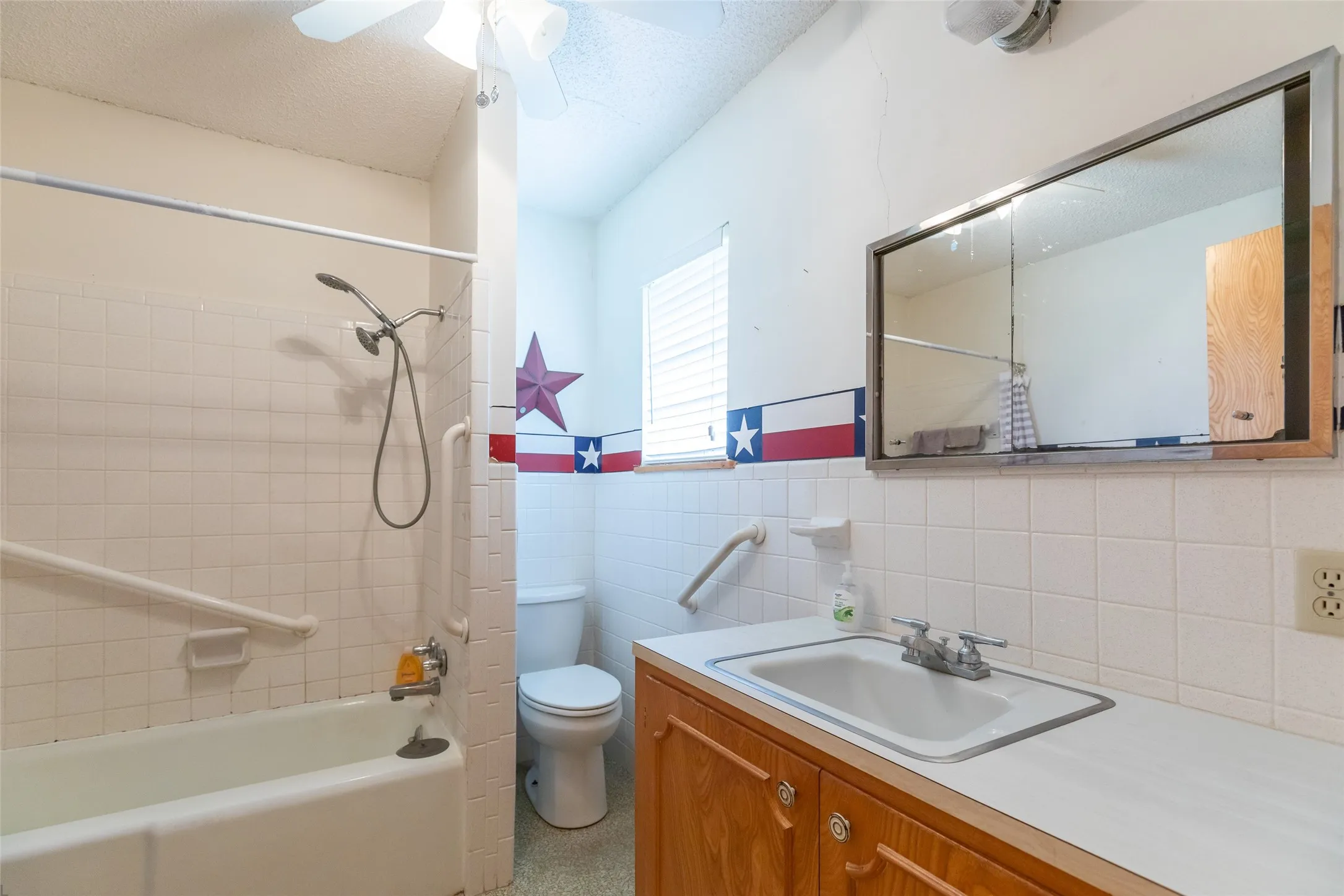 Single Family Residence For Sale in Haskell County , 405 S Breustedt Street, Weinert, Texas 76388, 3 Bedrooms, 2 Bathrooms, Garage spaces, 1,813 Sqft, built in 1964, Price $190,000, mls#21287262, Real Estate Agent in Weinert, Homes For Sale in Haskell county, Homes For Sale in Weinert, Realtor in Weinert Texas, Real Estate Brokerage Independent Realty Texas, Luminita Cordes Realtor
