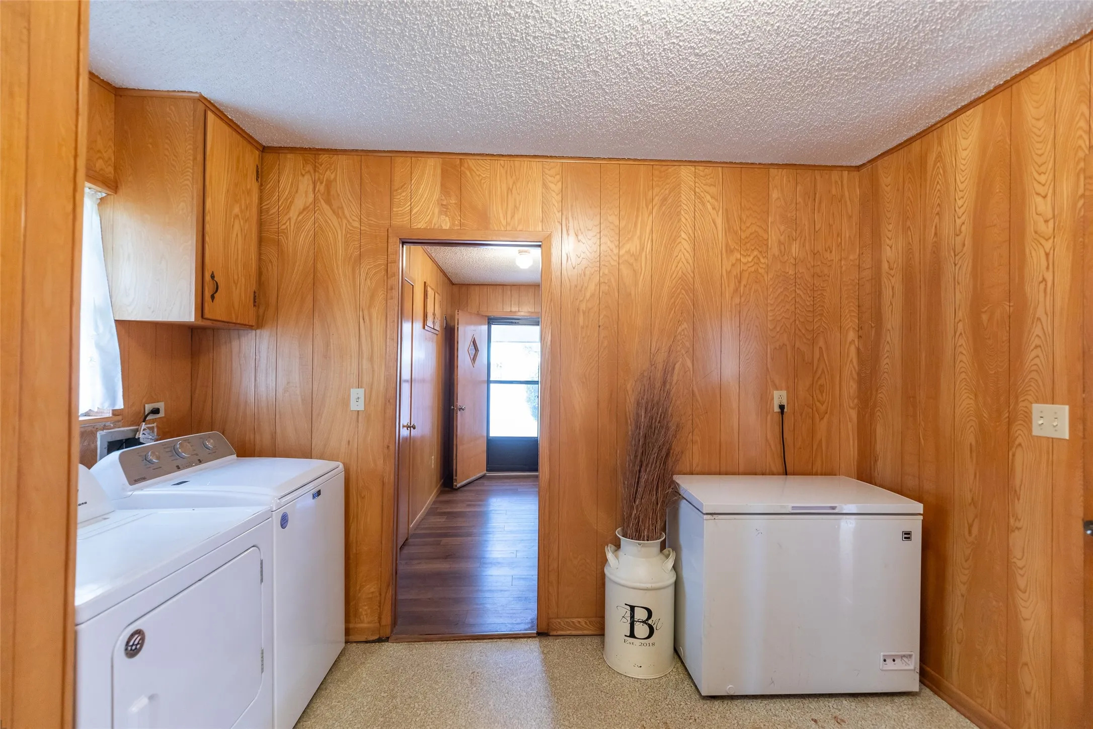 Single Family Residence For Sale in Haskell County , 405 S Breustedt Street, Weinert, Texas 76388, 3 Bedrooms, 2 Bathrooms, Garage spaces, 1,813 Sqft, built in 1964, Price $190,000, mls#21287262, Real Estate Agent in Weinert, Homes For Sale in Haskell county, Homes For Sale in Weinert, Realtor in Weinert Texas, Real Estate Brokerage Independent Realty Texas, Luminita Cordes Realtor