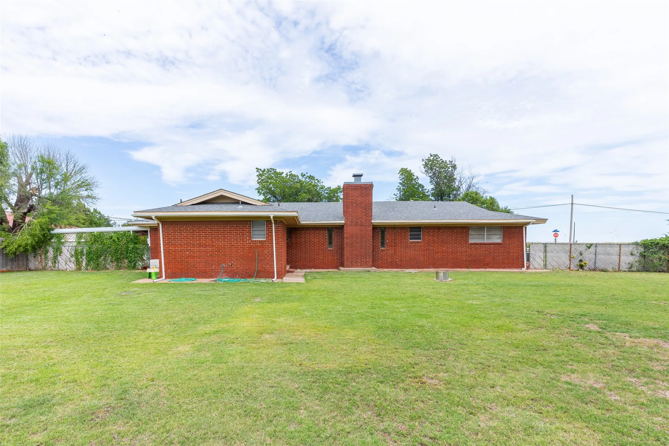 Single Family Residence For Sale in Haskell County , 405 S Breustedt Street, Weinert, Texas 76388, 3 Bedrooms, 2 Bathrooms, Garage spaces, 1,813 Sqft, built in 1964, Price $190,000, mls#21287262, Real Estate Agent in Weinert, Homes For Sale in Haskell county, Homes For Sale in Weinert, Realtor in Weinert Texas, Real Estate Brokerage Independent Realty Texas, Luminita Cordes Realtor
