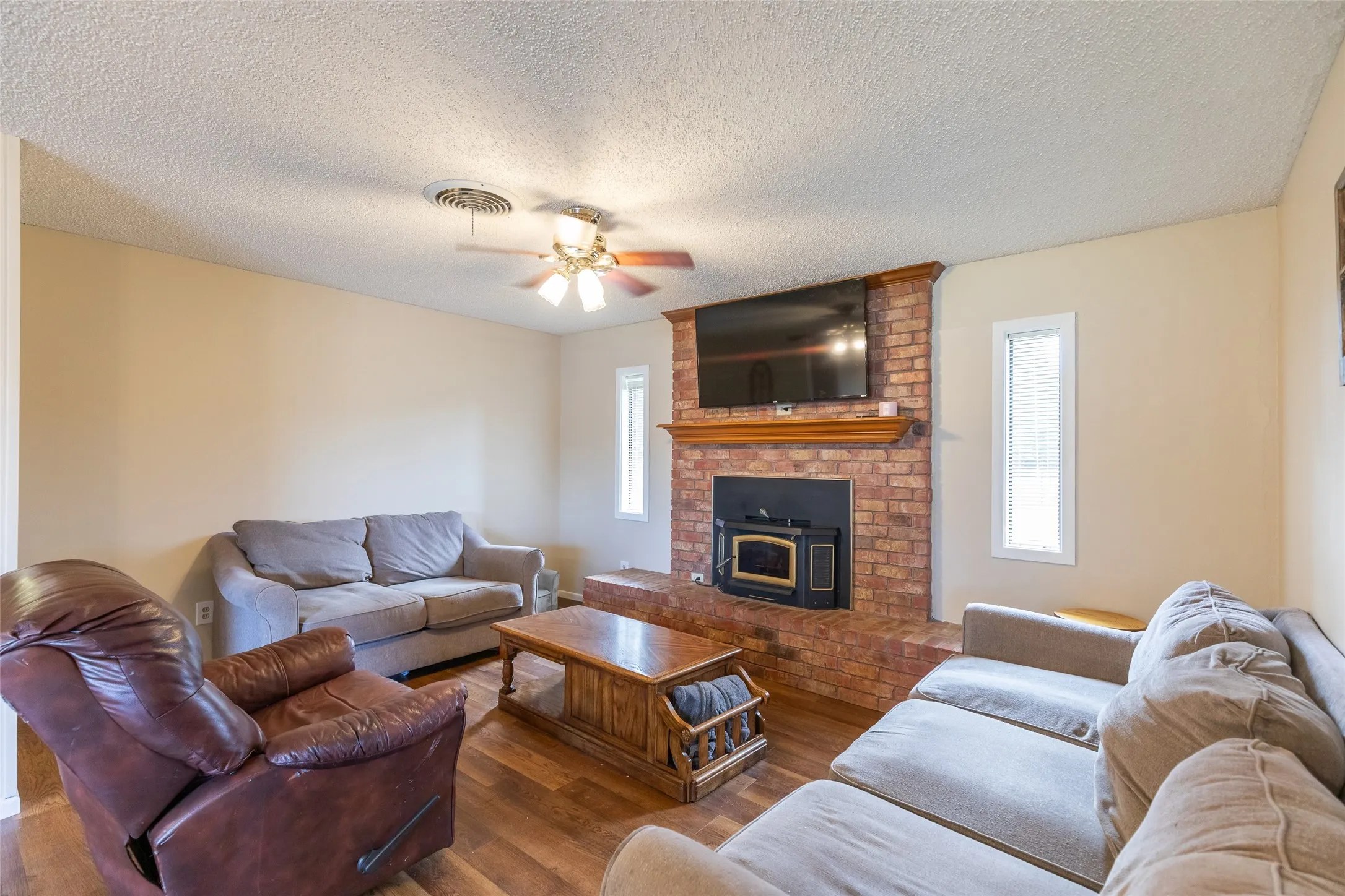 Single Family Residence For Sale in Haskell County , 405 S Breustedt Street, Weinert, Texas 76388, 3 Bedrooms, 2 Bathrooms, Garage spaces, 1,813 Sqft, built in 1964, Price $190,000, mls#21287262, Real Estate Agent in Weinert, Homes For Sale in Haskell county, Homes For Sale in Weinert, Realtor in Weinert Texas, Real Estate Brokerage Independent Realty Texas, Luminita Cordes Realtor