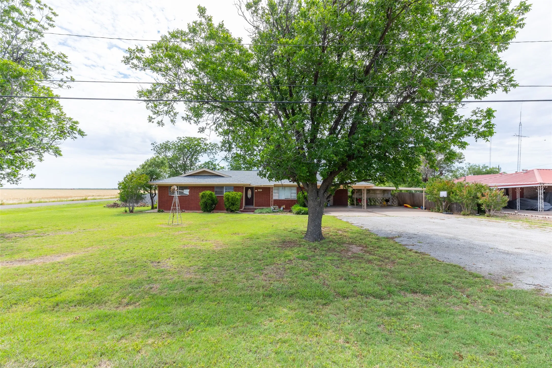 Single Family Residence For Sale in Haskell County , 405 S Breustedt Street, Weinert, Texas 76388, 3 Bedrooms, 2 Bathrooms, Garage spaces, 1,813 Sqft, built in 1964, Price $190,000, mls#21287262, Real Estate Agent in Weinert, Homes For Sale in Haskell county, Homes For Sale in Weinert, Realtor in Weinert Texas, Real Estate Brokerage Independent Realty Texas, Luminita Cordes Realtor