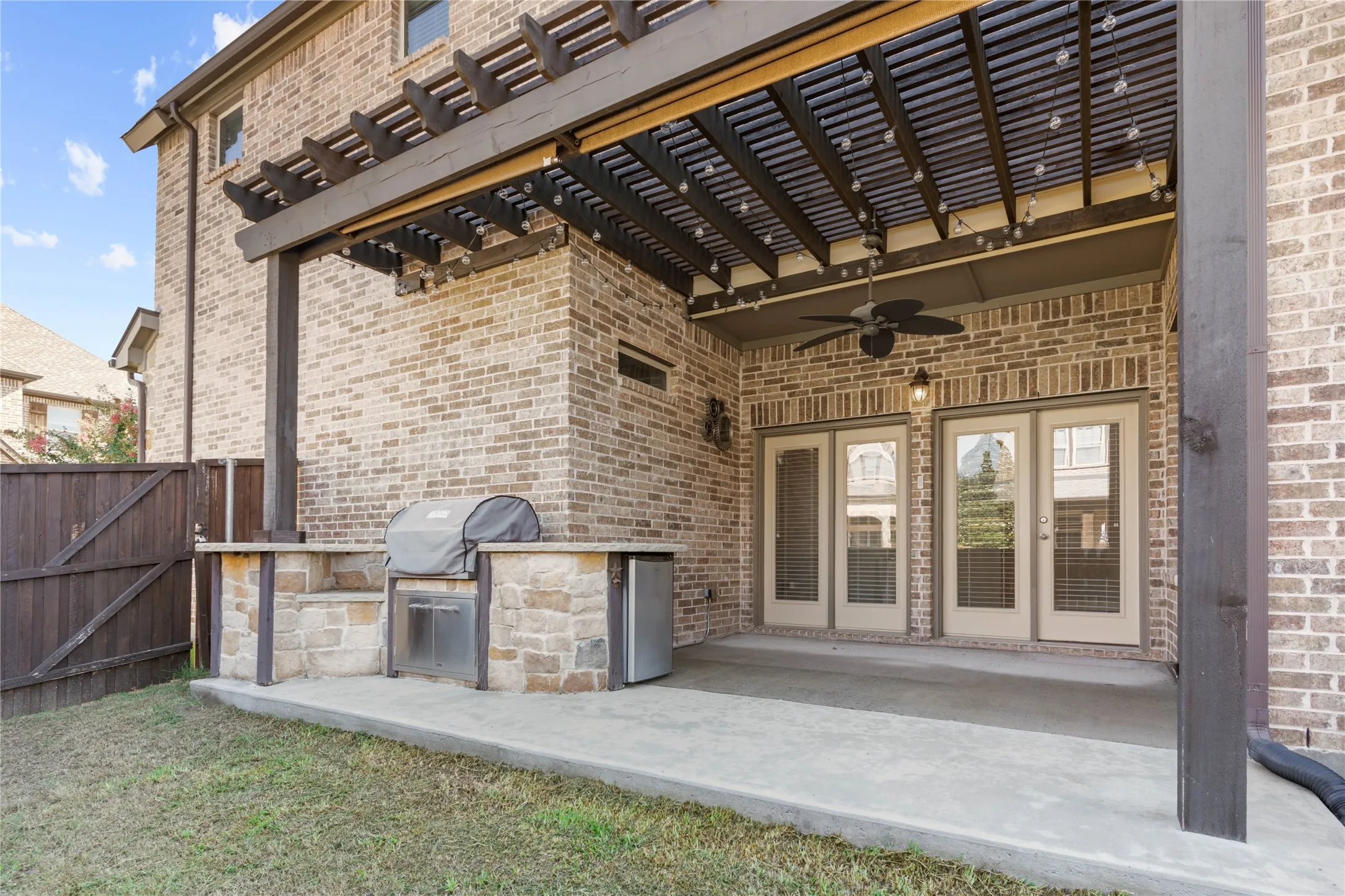 Patio w/ Pergola, Grill and Fridge.