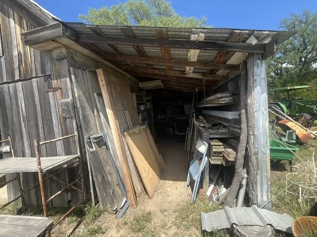 Single Family Residence For Sale in Hamilton County , 707 County Road 426, Purmela, Texas 76566, 2 Bedrooms, 2 Bathrooms, Garage spaces, 1,308 Sqft, built in 1940, Price $549,900, mls#21287577, Real Estate Agent in Purmela, Homes For Sale in Hamilton county, Homes For Sale in Purmela, Realtor in Purmela Texas, Real Estate Brokerage Independent Realty Texas, Luminita Cordes Realtor