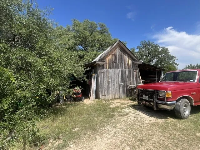 Single Family Residence For Sale in Hamilton County , 707 County Road 426, Purmela, Texas 76566, 2 Bedrooms, 2 Bathrooms, Garage spaces, 1,308 Sqft, built in 1940, Price $549,900, mls#21287577, Real Estate Agent in Purmela, Homes For Sale in Hamilton county, Homes For Sale in Purmela, Realtor in Purmela Texas, Real Estate Brokerage Independent Realty Texas, Luminita Cordes Realtor