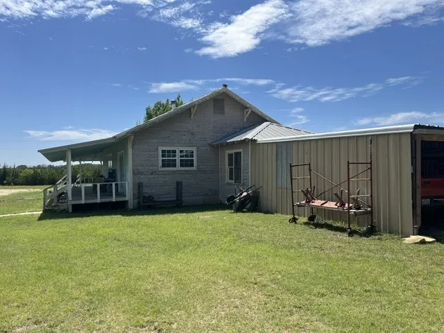 Single Family Residence For Sale in Hamilton County , 707 County Road 426, Purmela, Texas 76566, 2 Bedrooms, 2 Bathrooms, Garage spaces, 1,308 Sqft, built in 1940, Price $549,900, mls#21287577, Real Estate Agent in Purmela, Homes For Sale in Hamilton county, Homes For Sale in Purmela, Realtor in Purmela Texas, Real Estate Brokerage Independent Realty Texas, Luminita Cordes Realtor