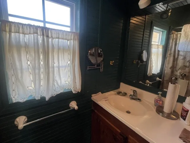 Single Family Residence For Sale in Hamilton County , 707 County Road 426, Purmela, Texas 76566, 2 Bedrooms, 2 Bathrooms, Garage spaces, 1,308 Sqft, built in 1940, Price $549,900, mls#21287577, Real Estate Agent in Purmela, Homes For Sale in Hamilton county, Homes For Sale in Purmela, Realtor in Purmela Texas, Real Estate Brokerage Independent Realty Texas, Luminita Cordes Realtor