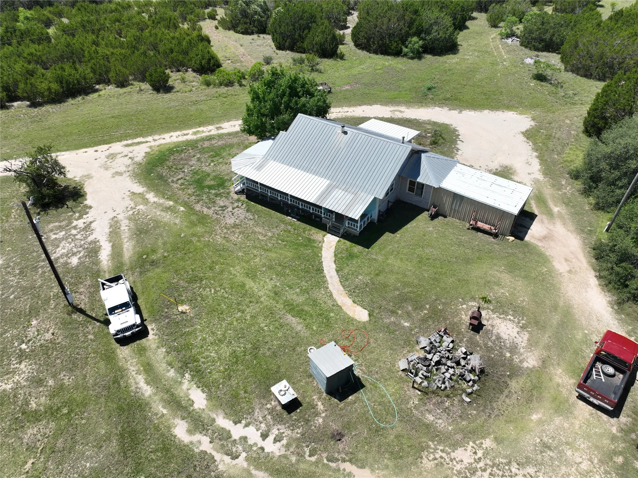 Single Family Residence For Sale in Hamilton County , 707 County Road 426, Purmela, Texas 76566, 2 Bedrooms, 2 Bathrooms, Garage spaces, 1,308 Sqft, built in 1940, Price $549,900, mls#21287577, Real Estate Agent in Purmela, Homes For Sale in Hamilton county, Homes For Sale in Purmela, Realtor in Purmela Texas, Real Estate Brokerage Independent Realty Texas, Luminita Cordes Realtor