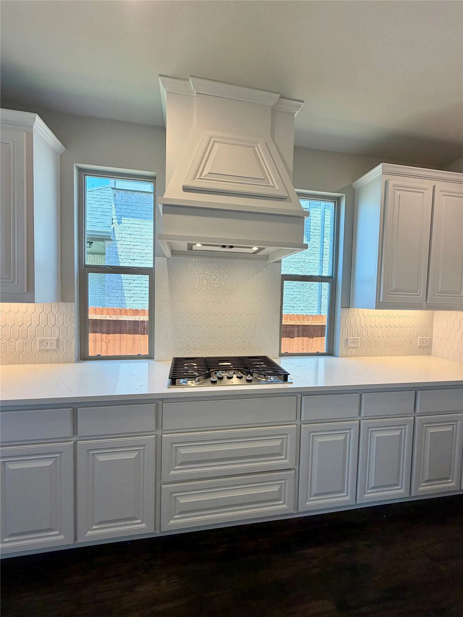 5 burner GAS GE cooktop, custom cabinet vent to the outside, and pot & pan drawers below