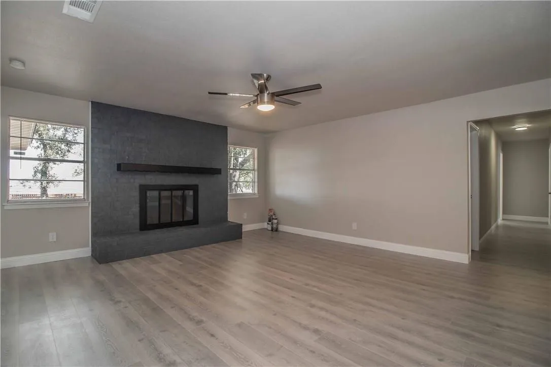 Single Family Residence For Sale in Tarrant County , 7305 Woodbridge Drive, Forest Hill, Texas 76140, 3 Bedroom, 2 Bathroom, 2 Garage spaces, 1,752 Sqft, built in 1969, mls#21286152, Real Estate Agent in Forest Hill, Homes For Sale in Tarrant county, Homes For Sale in Forest Hill, Realtor in Forest Hill Texas, Real Estate Brokerage Independent Realty Texas, Luminita Cordes Realtor