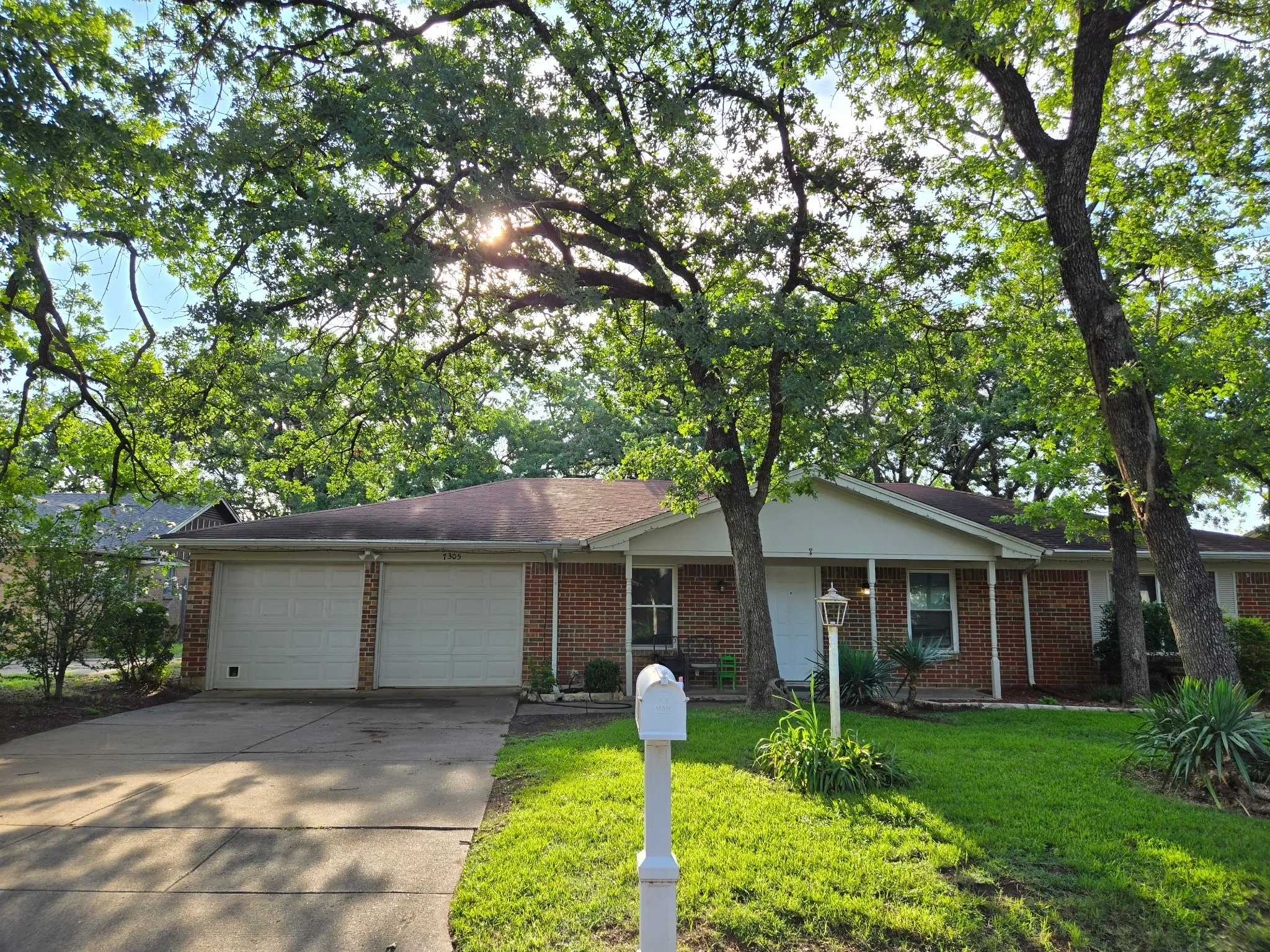 Single Family Residence For Sale in Tarrant County , 7305 Woodbridge Drive, Forest Hill, Texas 76140, 3 Bedroom, 2 Bathroom, 2 Garage spaces, 1,752 Sqft, built in 1969, mls#21286152, Real Estate Agent in Forest Hill, Homes For Sale in Tarrant county, Homes For Sale in Forest Hill, Realtor in Forest Hill Texas, Real Estate Brokerage Independent Realty Texas, Luminita Cordes Realtor