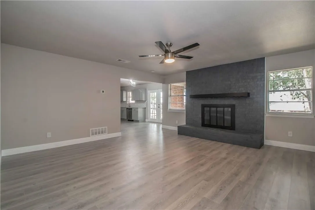 Single Family Residence For Sale in Tarrant County , 7305 Woodbridge Drive, Forest Hill, Texas 76140, 3 Bedroom, 2 Bathroom, 2 Garage spaces, 1,752 Sqft, built in 1969, mls#21286152, Real Estate Agent in Forest Hill, Homes For Sale in Tarrant county, Homes For Sale in Forest Hill, Realtor in Forest Hill Texas, Real Estate Brokerage Independent Realty Texas, Luminita Cordes Realtor