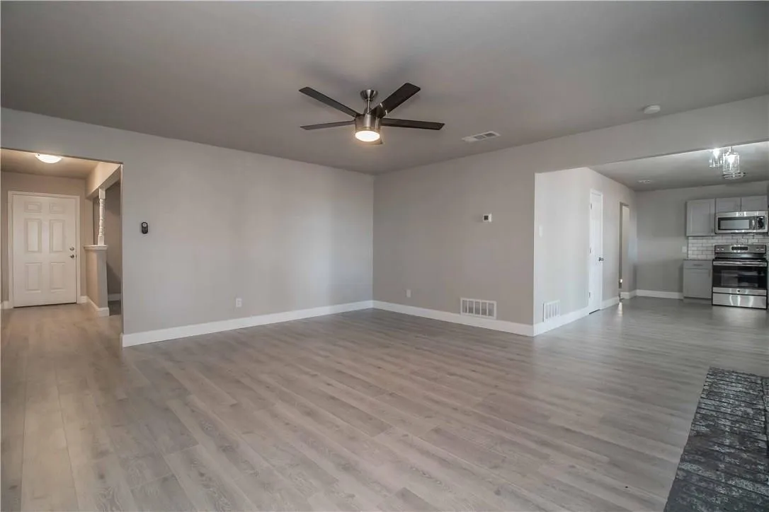 Single Family Residence For Sale in Tarrant County , 7305 Woodbridge Drive, Forest Hill, Texas 76140, 3 Bedroom, 2 Bathroom, 2 Garage spaces, 1,752 Sqft, built in 1969, mls#21286152, Real Estate Agent in Forest Hill, Homes For Sale in Tarrant county, Homes For Sale in Forest Hill, Realtor in Forest Hill Texas, Real Estate Brokerage Independent Realty Texas, Luminita Cordes Realtor