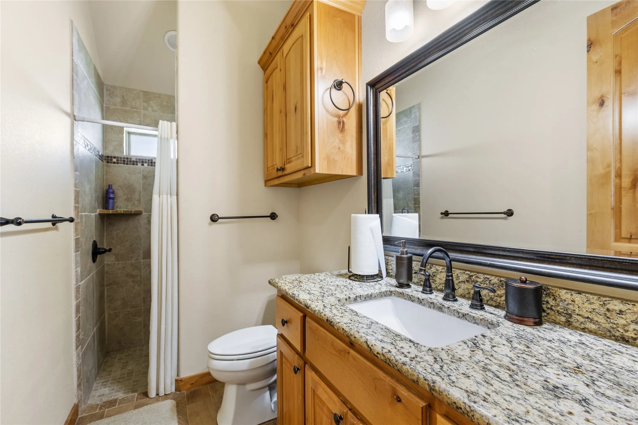 bathroom between bedroom 1 and 2