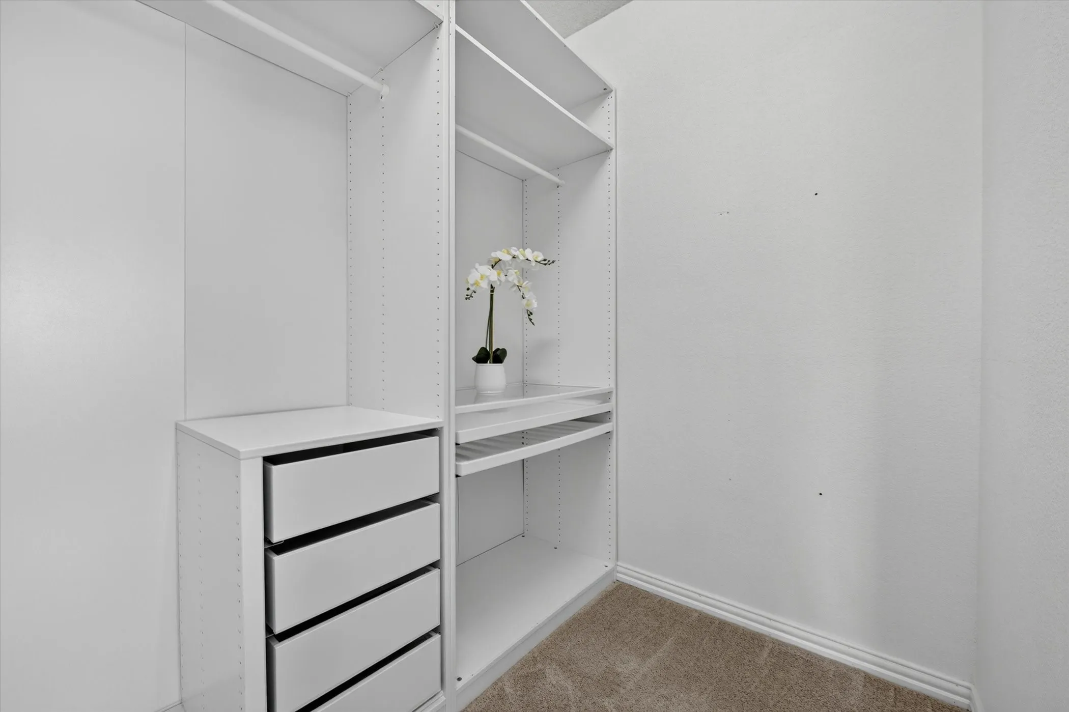 Custom closet system