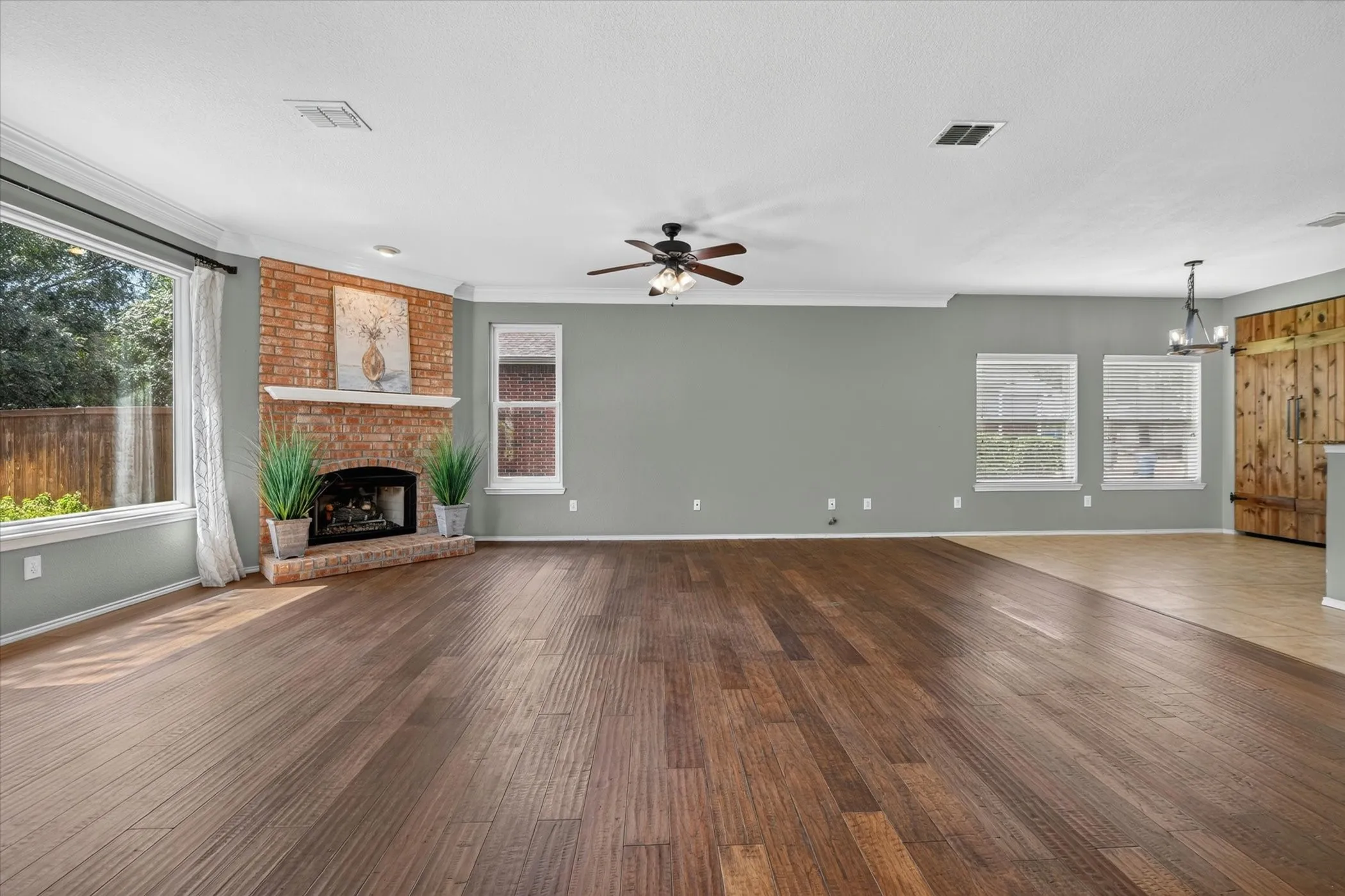 This area is also open to the kitchen