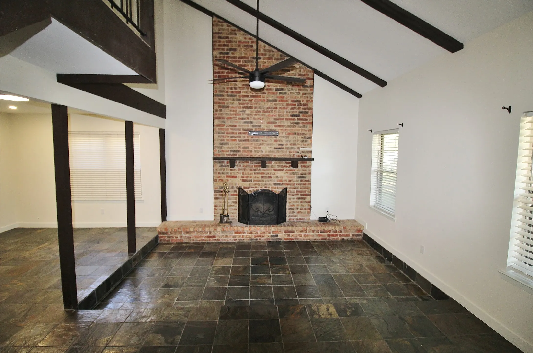 Single Family Residence For Rent in Dallas County , 822 Via Valencia, Mesquite, Texas 75150, 3 Bedroom, 3 Bathroom, 2 Garage spaces, 1,820 Sqft, built in 1973, mls#21287612, Real Estate Agent in Mesquite, Homes For Rent in Dallas county, Homes For Rent in Mesquite, Realtor in Mesquite Texas, Real Estate Brokerage Independent Realty Texas, Luminita Cordes Realtor