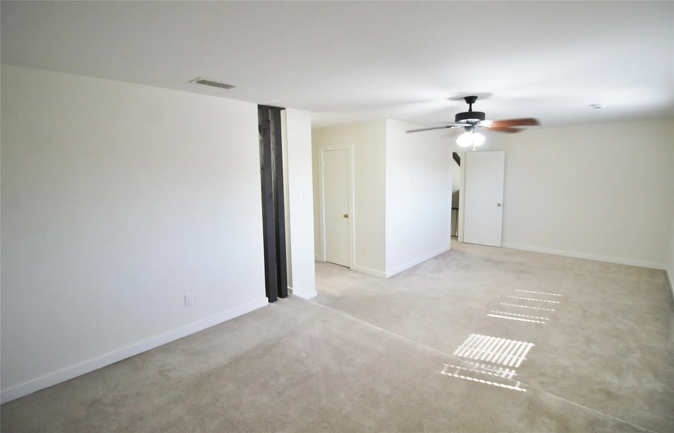 Single Family Residence For Rent in Dallas County , 822 Via Valencia, Mesquite, Texas 75150, 3 Bedroom, 3 Bathroom, 2 Garage spaces, 1,820 Sqft, built in 1973, mls#21287612, Real Estate Agent in Mesquite, Homes For Rent in Dallas county, Homes For Rent in Mesquite, Realtor in Mesquite Texas, Real Estate Brokerage Independent Realty Texas, Luminita Cordes Realtor