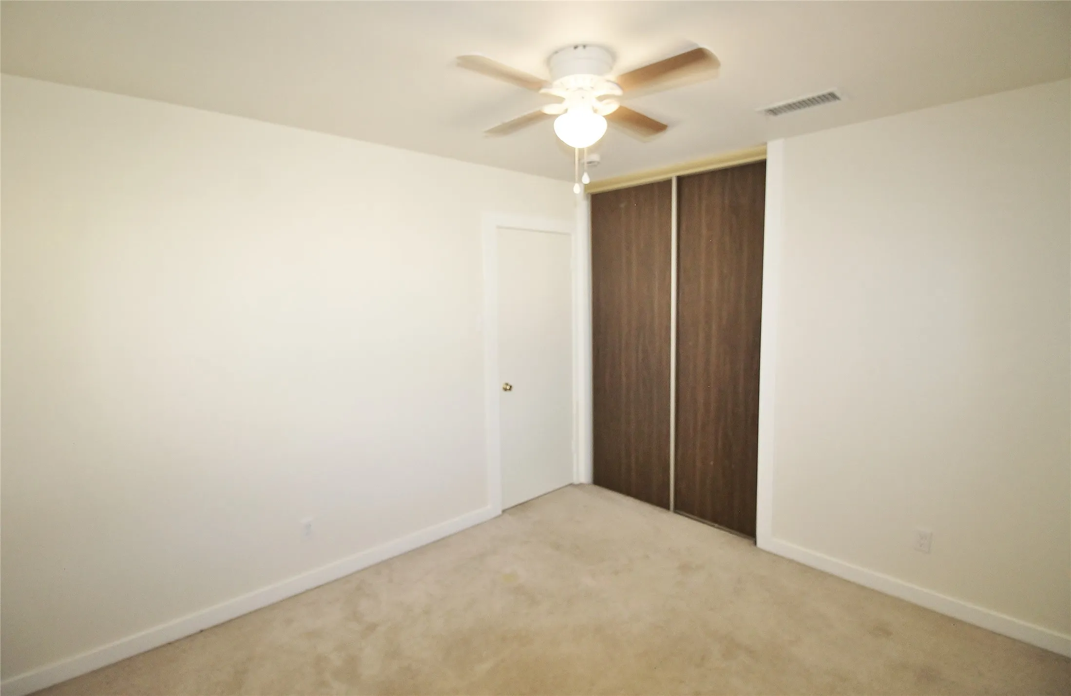 Single Family Residence For Rent in Dallas County , 822 Via Valencia, Mesquite, Texas 75150, 3 Bedroom, 3 Bathroom, 2 Garage spaces, 1,820 Sqft, built in 1973, mls#21287612, Real Estate Agent in Mesquite, Homes For Rent in Dallas county, Homes For Rent in Mesquite, Realtor in Mesquite Texas, Real Estate Brokerage Independent Realty Texas, Luminita Cordes Realtor