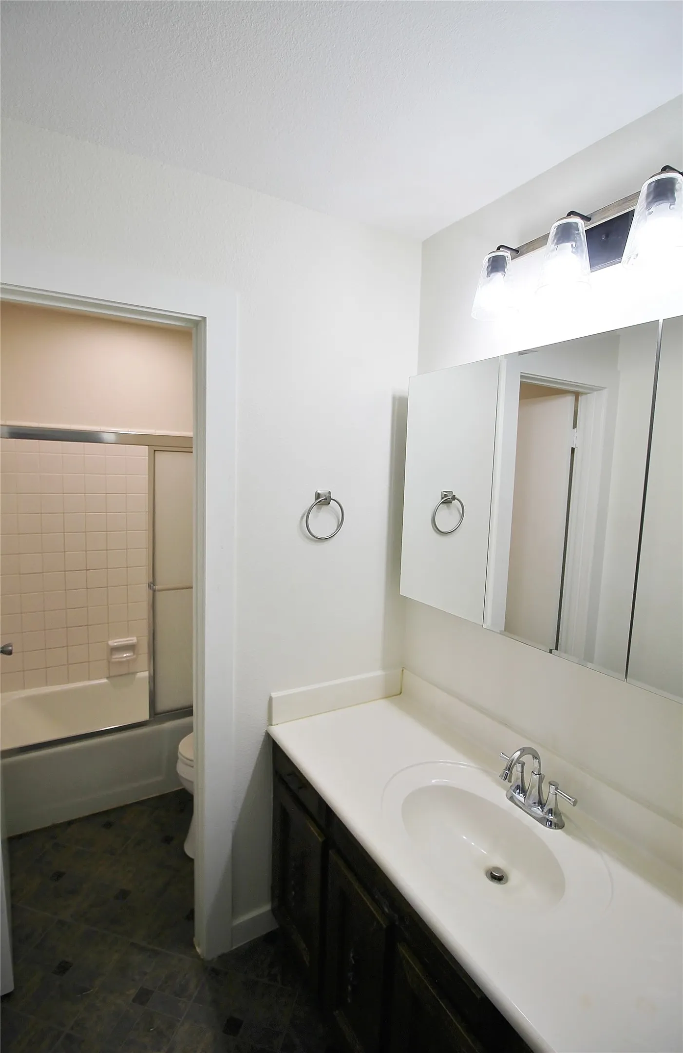 Single Family Residence For Rent in Dallas County , 822 Via Valencia, Mesquite, Texas 75150, 3 Bedroom, 3 Bathroom, 2 Garage spaces, 1,820 Sqft, built in 1973, mls#21287612, Real Estate Agent in Mesquite, Homes For Rent in Dallas county, Homes For Rent in Mesquite, Realtor in Mesquite Texas, Real Estate Brokerage Independent Realty Texas, Luminita Cordes Realtor