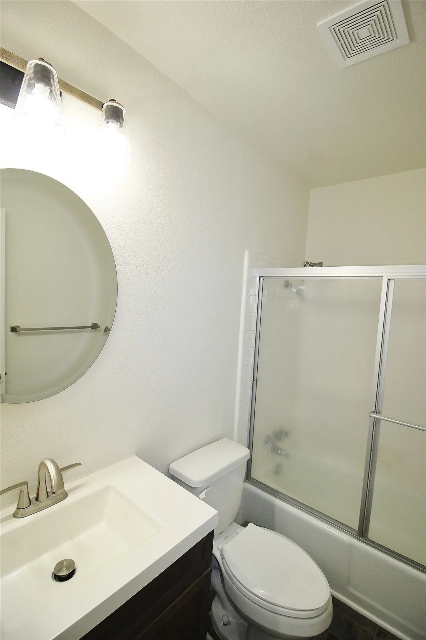 Single Family Residence For Rent in Dallas County , 822 Via Valencia, Mesquite, Texas 75150, 3 Bedroom, 3 Bathroom, 2 Garage spaces, 1,820 Sqft, built in 1973, mls#21287612, Real Estate Agent in Mesquite, Homes For Rent in Dallas county, Homes For Rent in Mesquite, Realtor in Mesquite Texas, Real Estate Brokerage Independent Realty Texas, Luminita Cordes Realtor