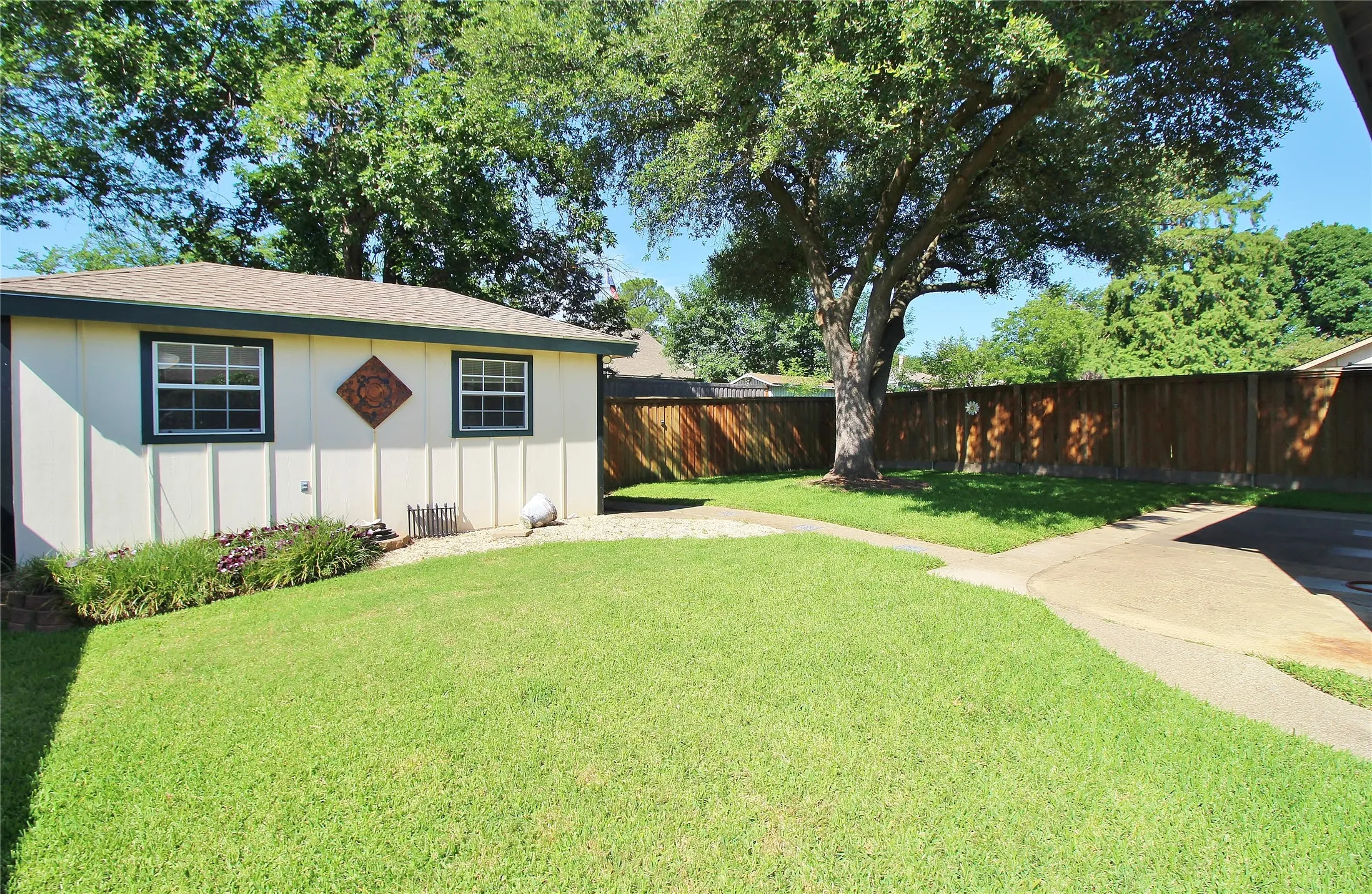 Single Family Residence For Rent in Dallas County , 822 Via Valencia, Mesquite, Texas 75150, 3 Bedroom, 3 Bathroom, 2 Garage spaces, 1,820 Sqft, built in 1973, mls#21287612, Real Estate Agent in Mesquite, Homes For Rent in Dallas county, Homes For Rent in Mesquite, Realtor in Mesquite Texas, Real Estate Brokerage Independent Realty Texas, Luminita Cordes Realtor