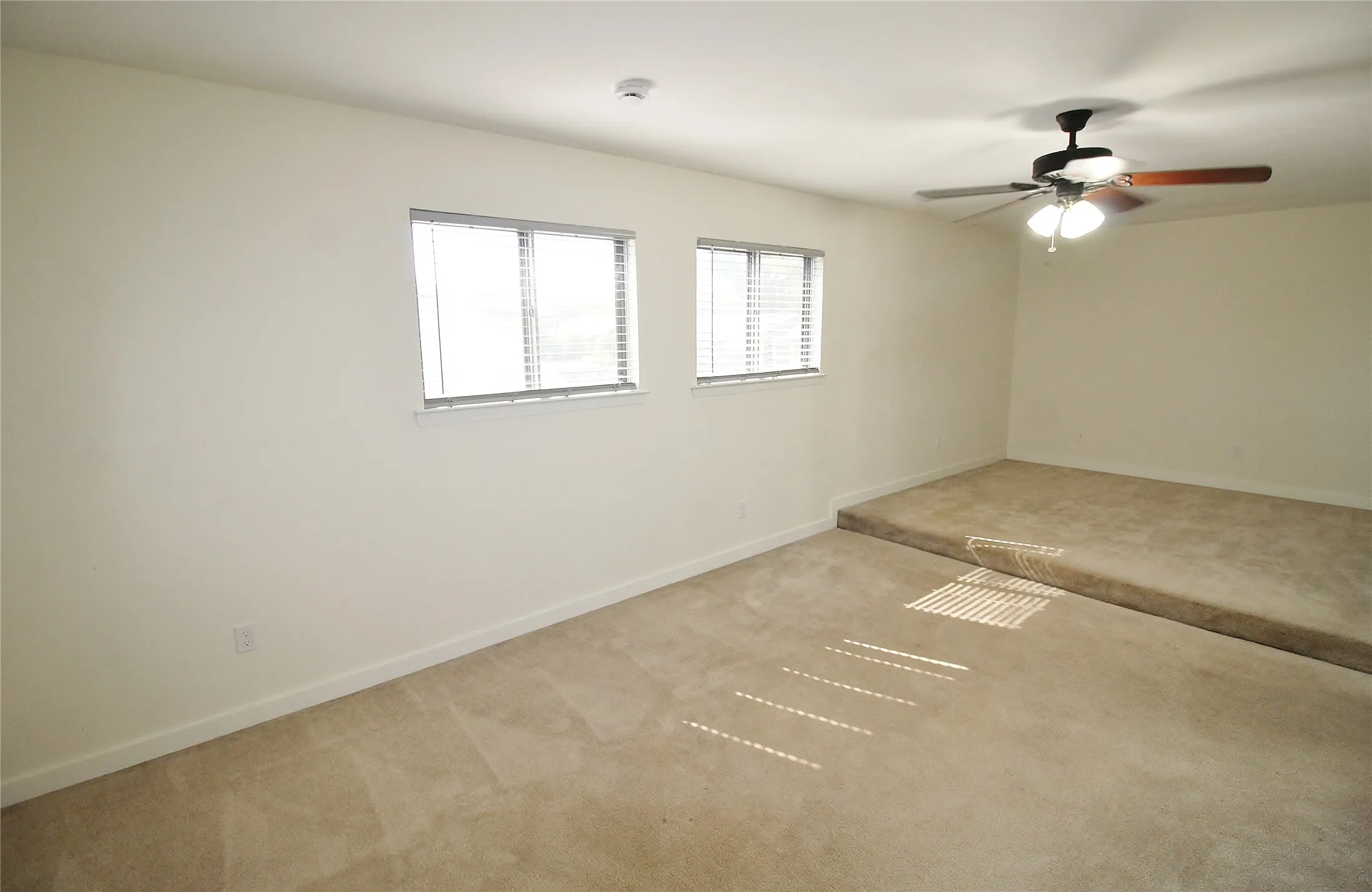 Single Family Residence For Rent in Dallas County , 822 Via Valencia, Mesquite, Texas 75150, 3 Bedroom, 3 Bathroom, 2 Garage spaces, 1,820 Sqft, built in 1973, mls#21287612, Real Estate Agent in Mesquite, Homes For Rent in Dallas county, Homes For Rent in Mesquite, Realtor in Mesquite Texas, Real Estate Brokerage Independent Realty Texas, Luminita Cordes Realtor