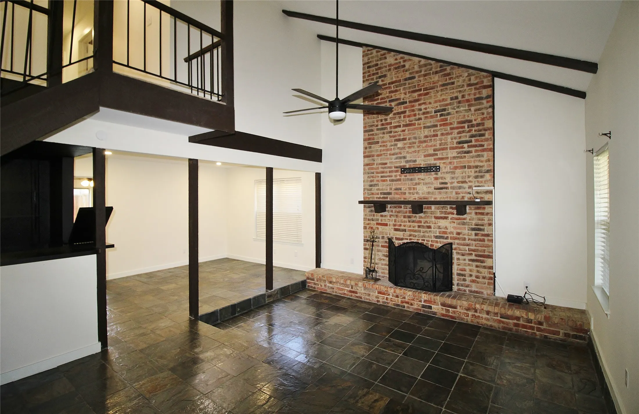 Single Family Residence For Rent in Dallas County , 822 Via Valencia, Mesquite, Texas 75150, 3 Bedroom, 3 Bathroom, 2 Garage spaces, 1,820 Sqft, built in 1973, mls#21287612, Real Estate Agent in Mesquite, Homes For Rent in Dallas county, Homes For Rent in Mesquite, Realtor in Mesquite Texas, Real Estate Brokerage Independent Realty Texas, Luminita Cordes Realtor
