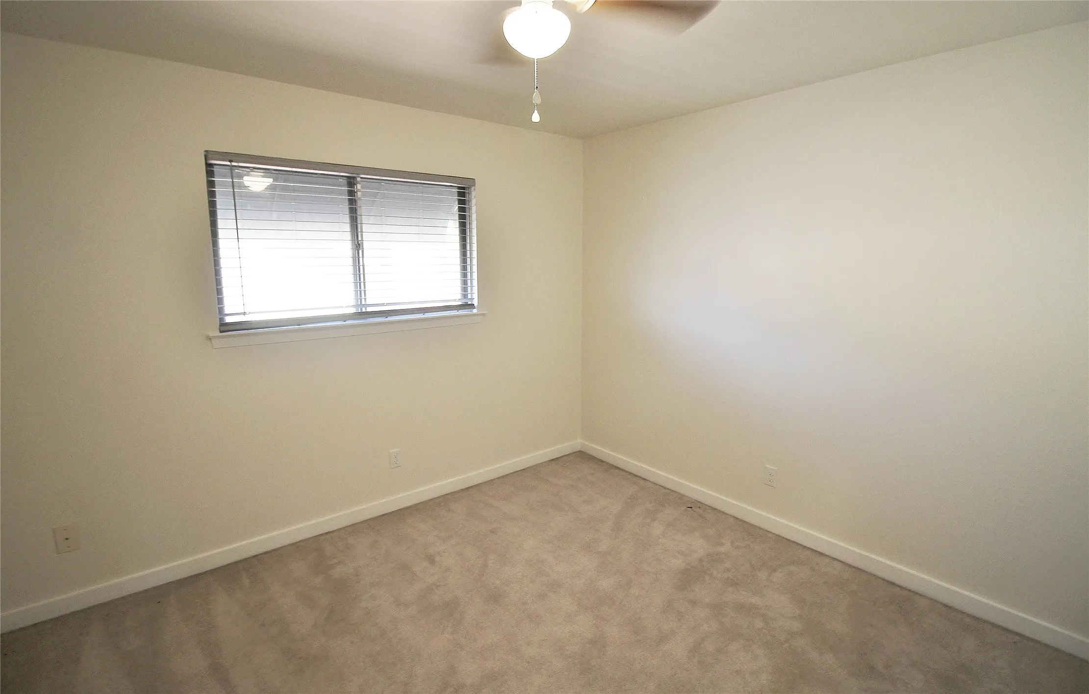 Single Family Residence For Rent in Dallas County , 822 Via Valencia, Mesquite, Texas 75150, 3 Bedroom, 3 Bathroom, 2 Garage spaces, 1,820 Sqft, built in 1973, mls#21287612, Real Estate Agent in Mesquite, Homes For Rent in Dallas county, Homes For Rent in Mesquite, Realtor in Mesquite Texas, Real Estate Brokerage Independent Realty Texas, Luminita Cordes Realtor