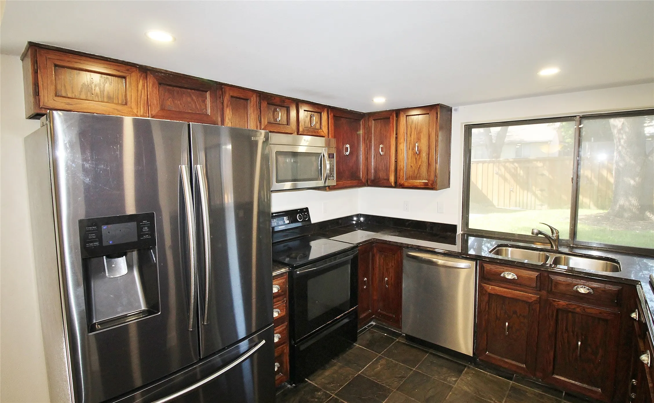 Single Family Residence For Rent in Dallas County , 822 Via Valencia, Mesquite, Texas 75150, 3 Bedroom, 3 Bathroom, 2 Garage spaces, 1,820 Sqft, built in 1973, mls#21287612, Real Estate Agent in Mesquite, Homes For Rent in Dallas county, Homes For Rent in Mesquite, Realtor in Mesquite Texas, Real Estate Brokerage Independent Realty Texas, Luminita Cordes Realtor